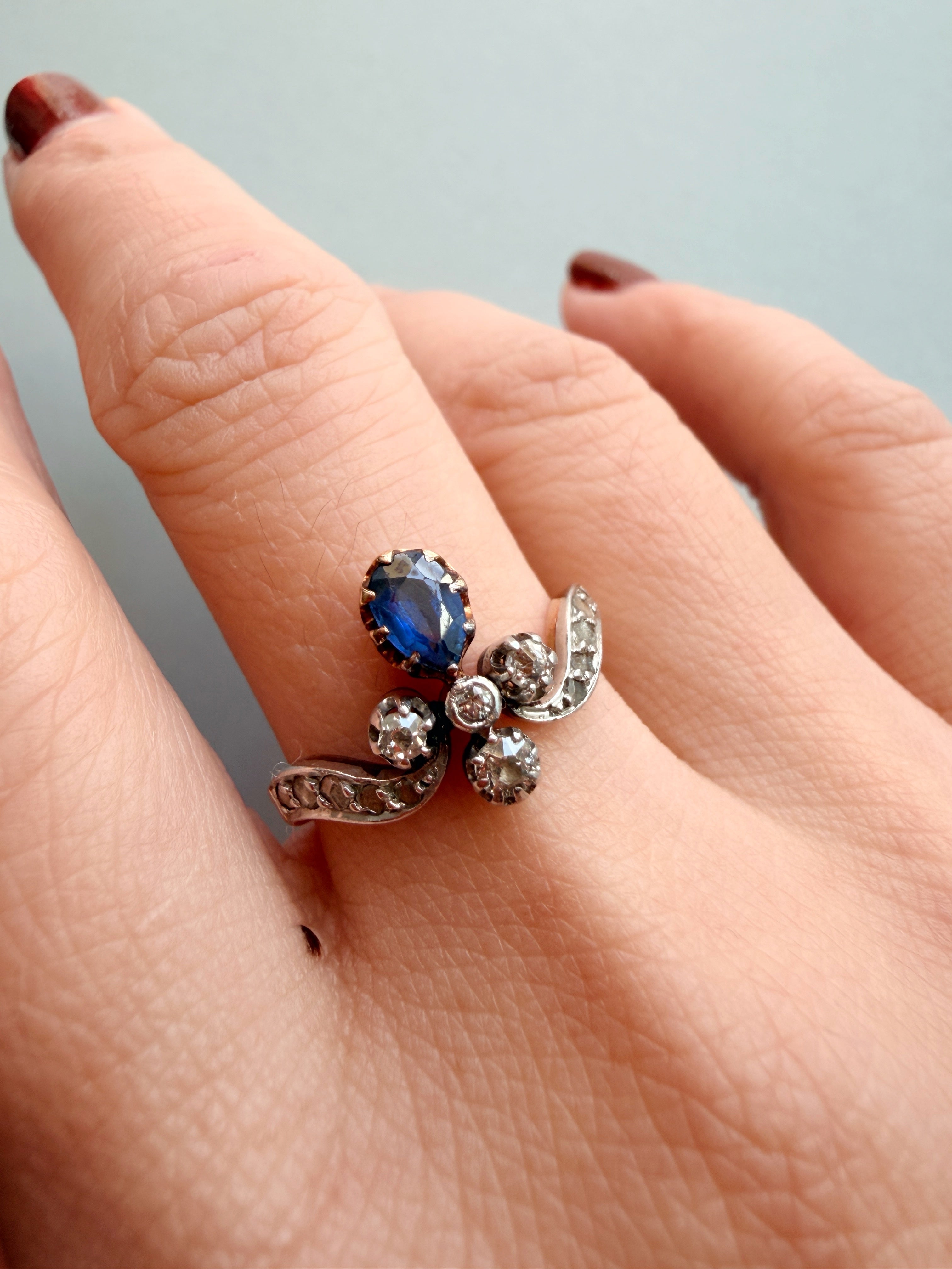 Victorian era 18K gold blue sapphire diamond duchess ring