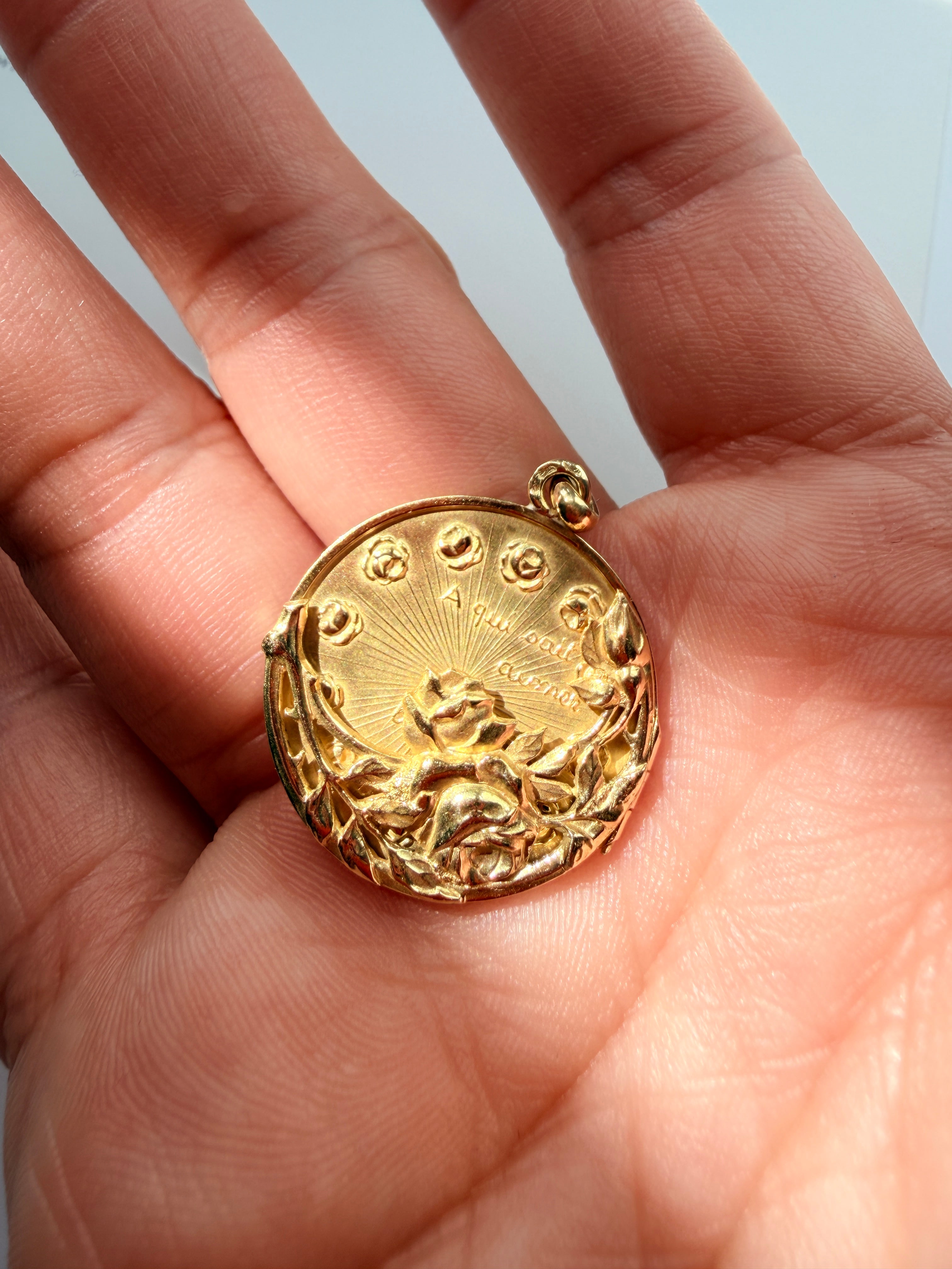 Antique 18K gold rose flower pendant “To those who know how to love”
