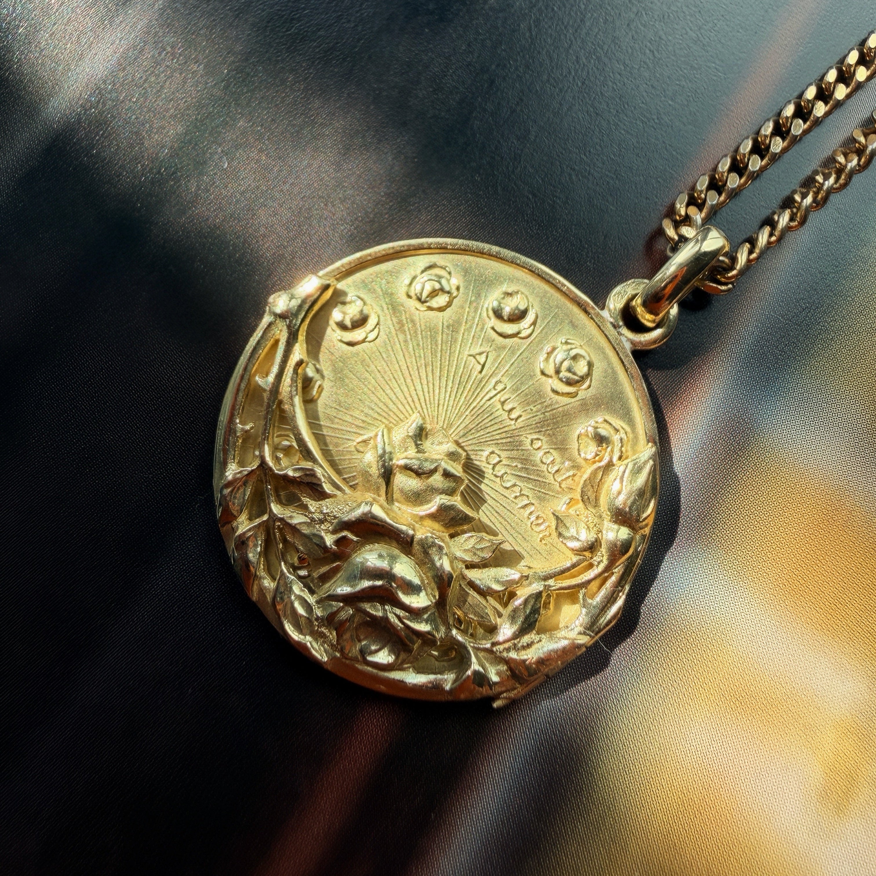 Antique 18K gold rose flower pendant “To those who know how to love”