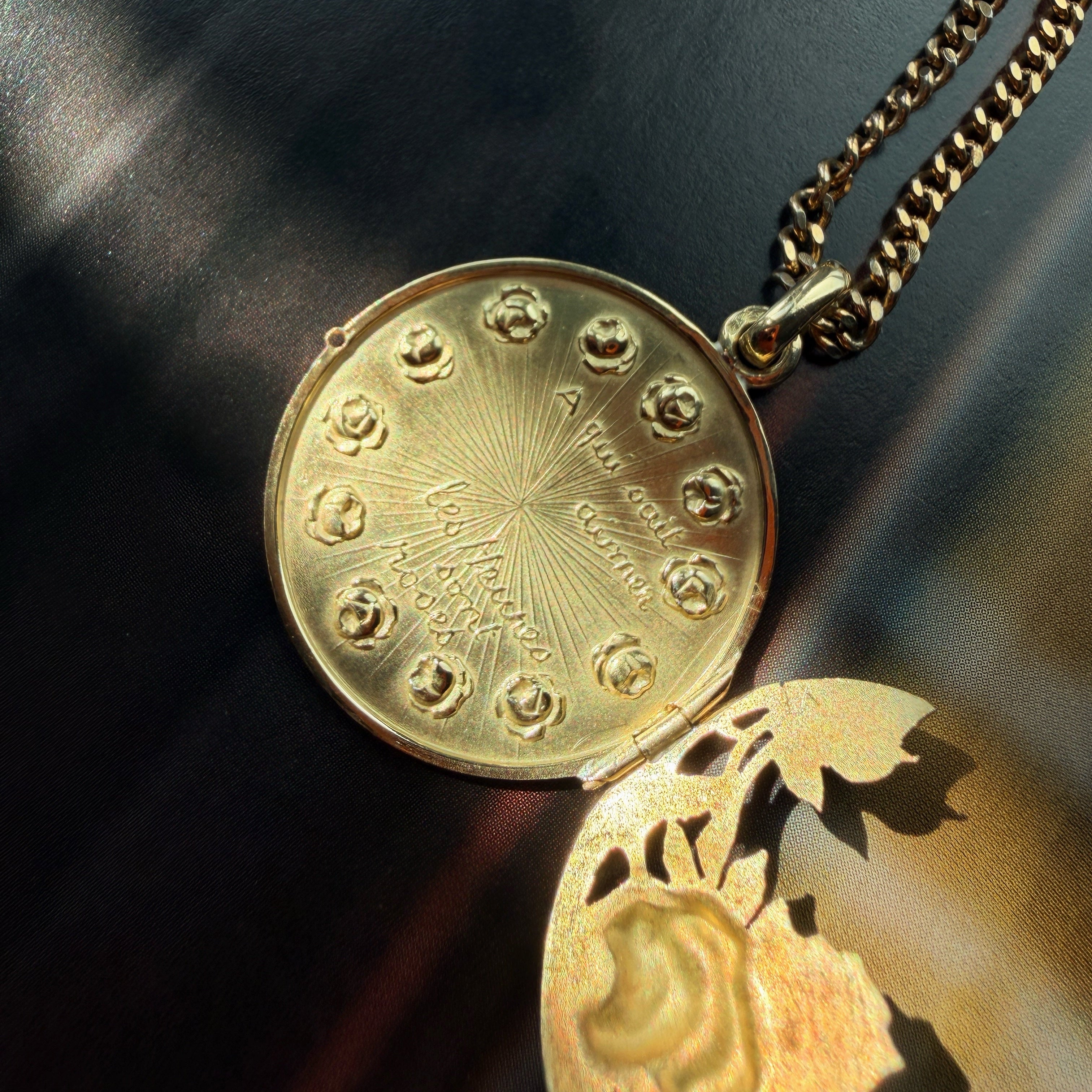 Antique 18K gold rose flower pendant “To those who know how to love”