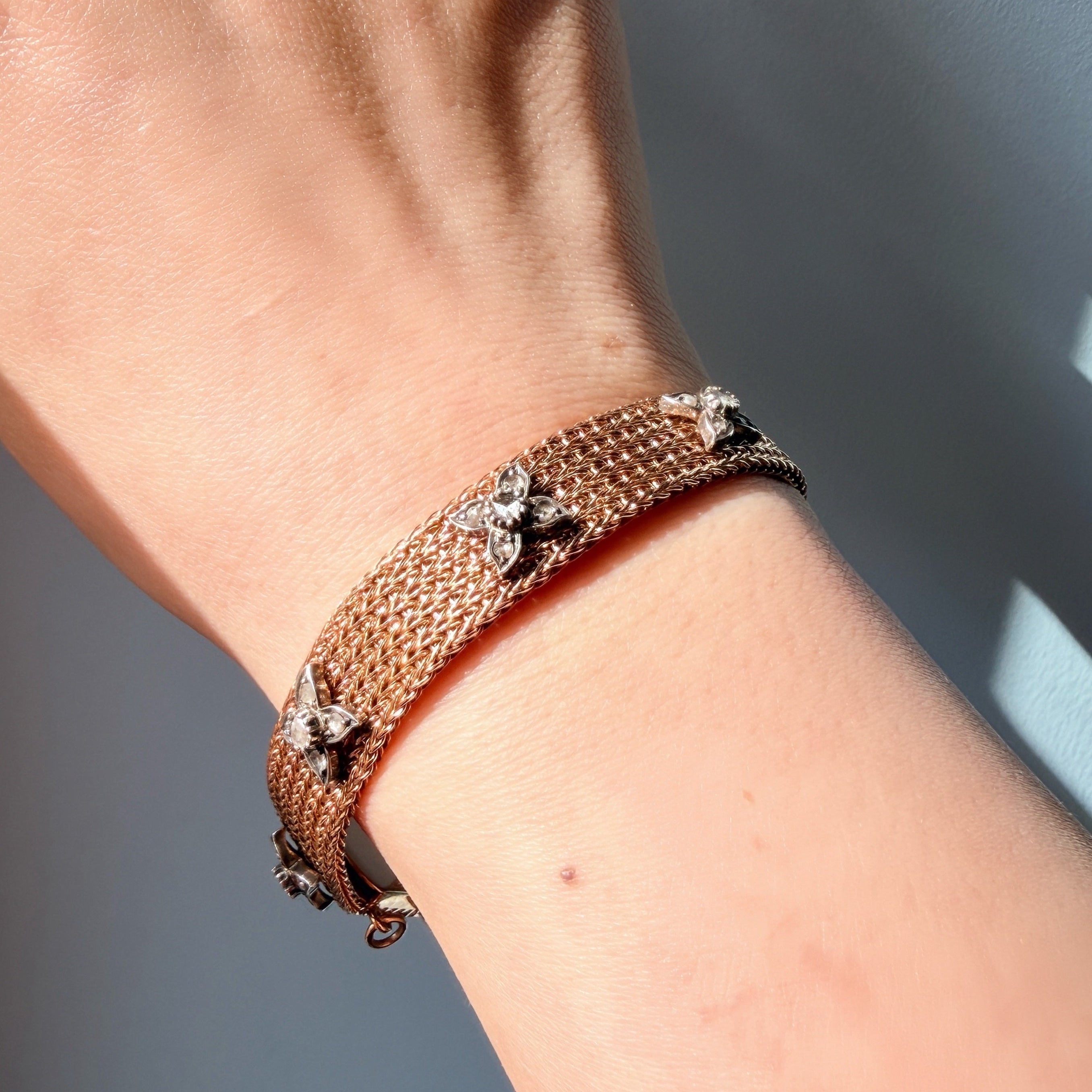 Vintage 18K yellow gold woven gold bracelet with diamond flowers