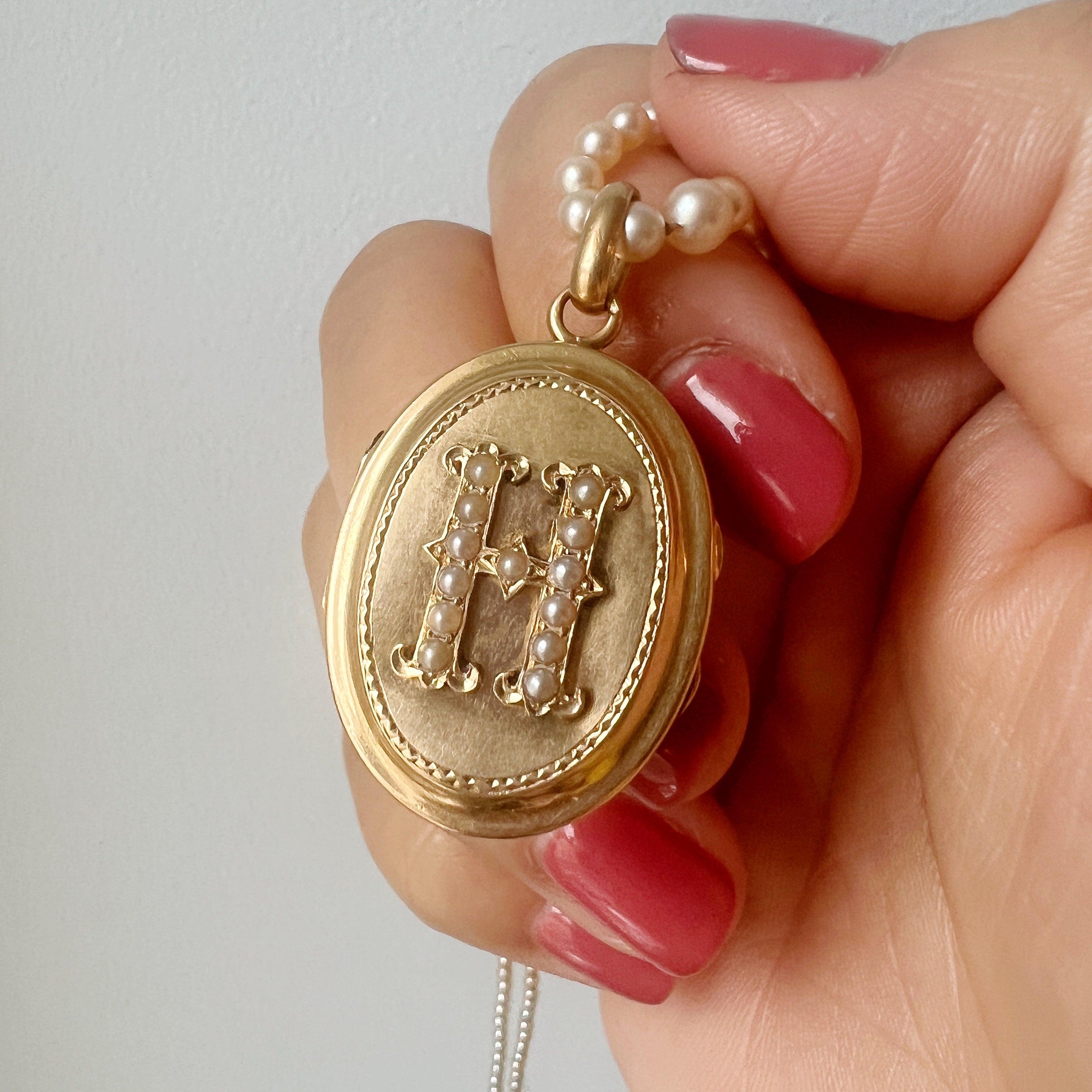 Antique 18K gold natural pearls « H » monogram locket pendant - Curiously timeless