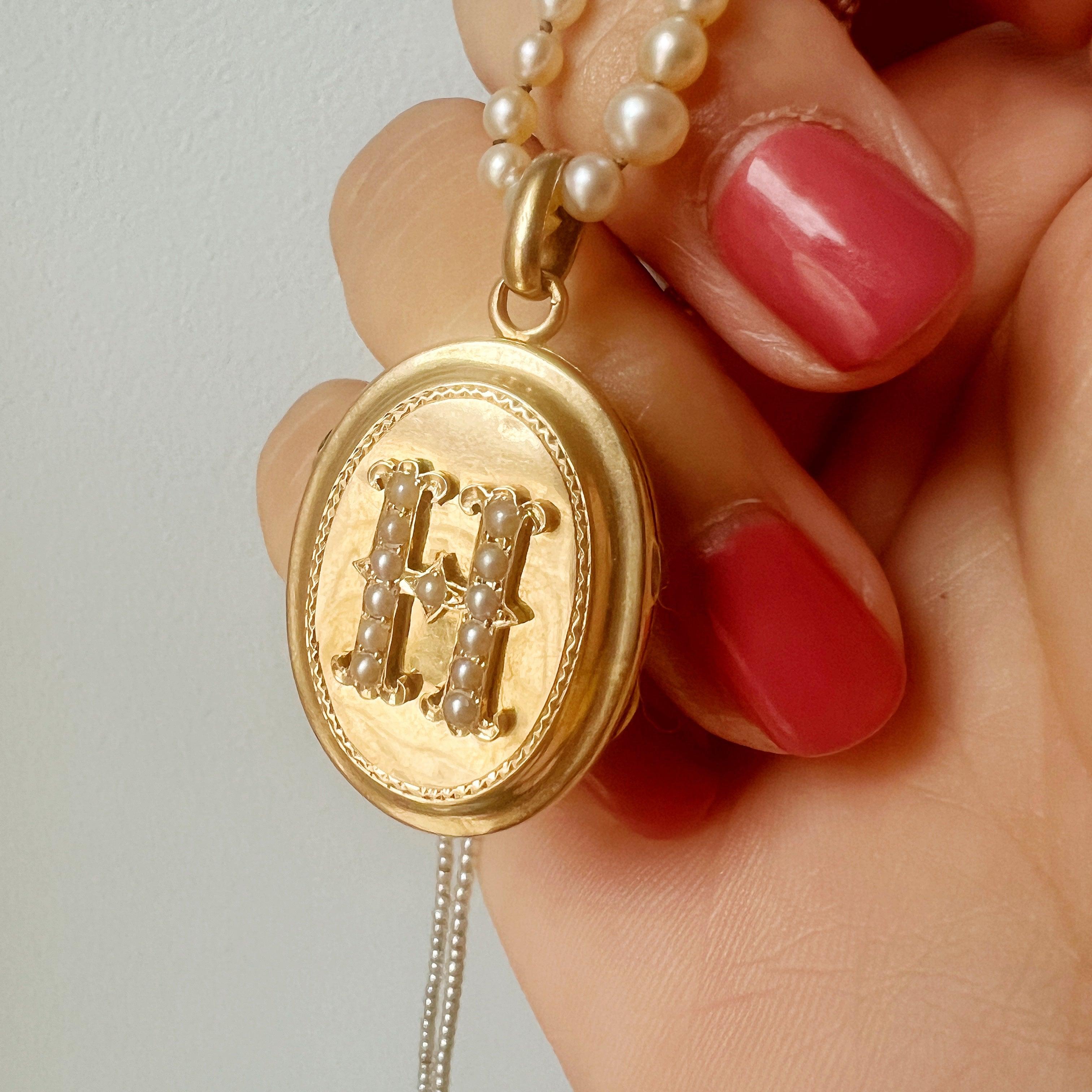 Antique 18K gold natural pearls « H » monogram locket pendant - Curiously timeless