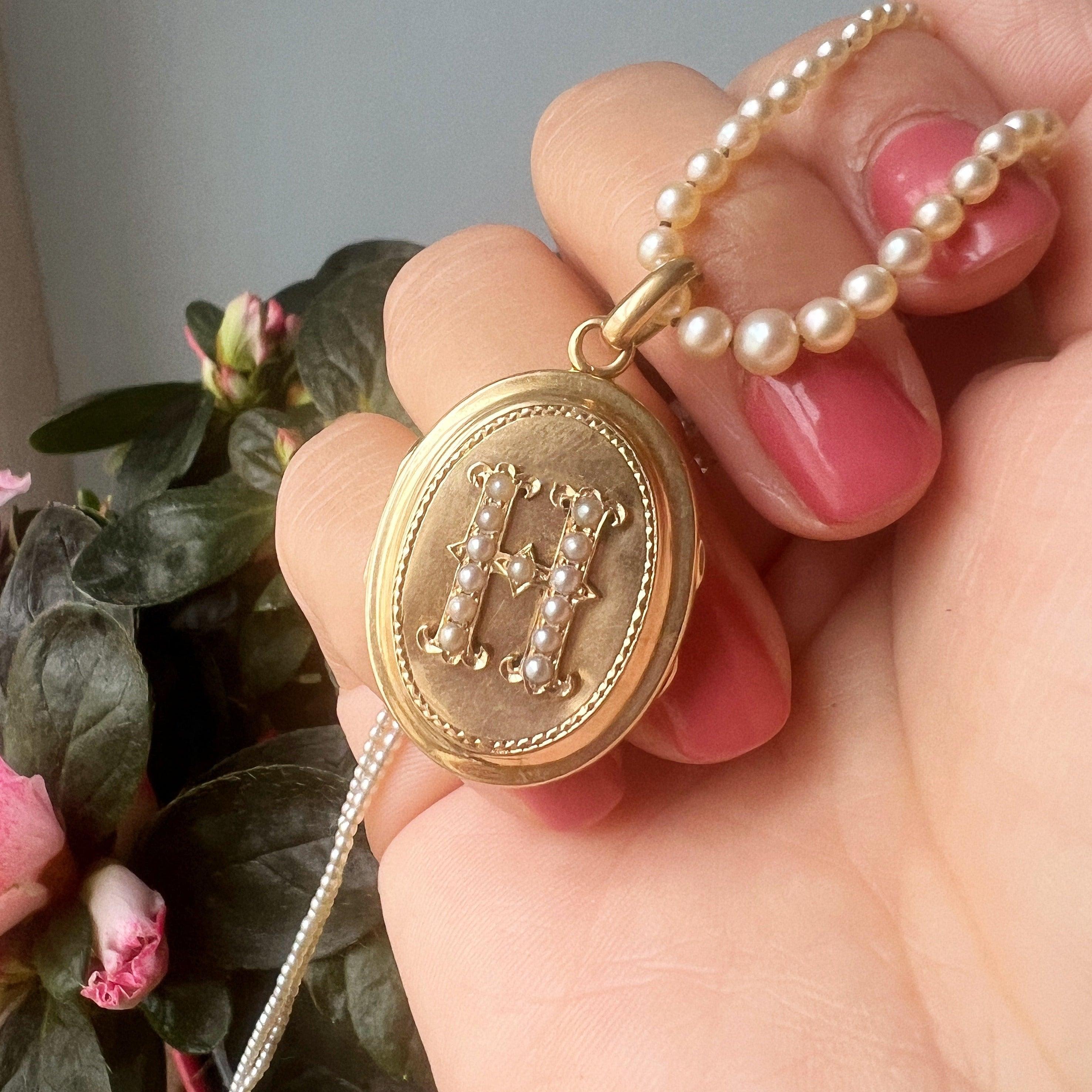 Antique 18K gold natural pearls « H » monogram locket pendant - Curiously timeless