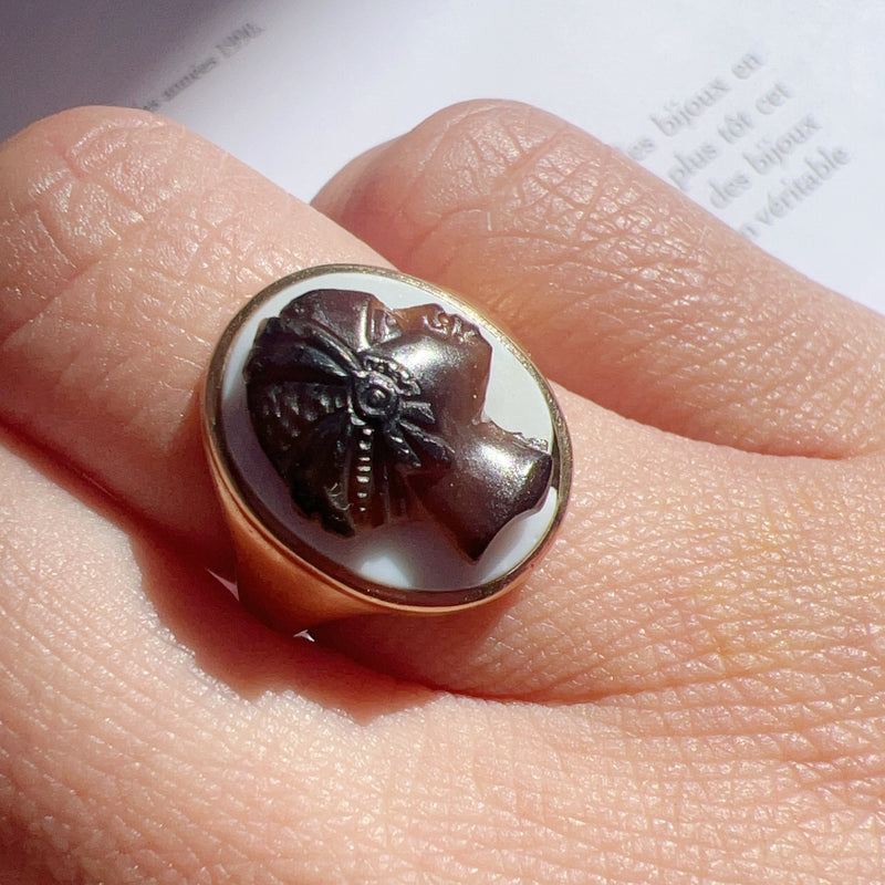 Antique 14K gold agate cameo signet ring