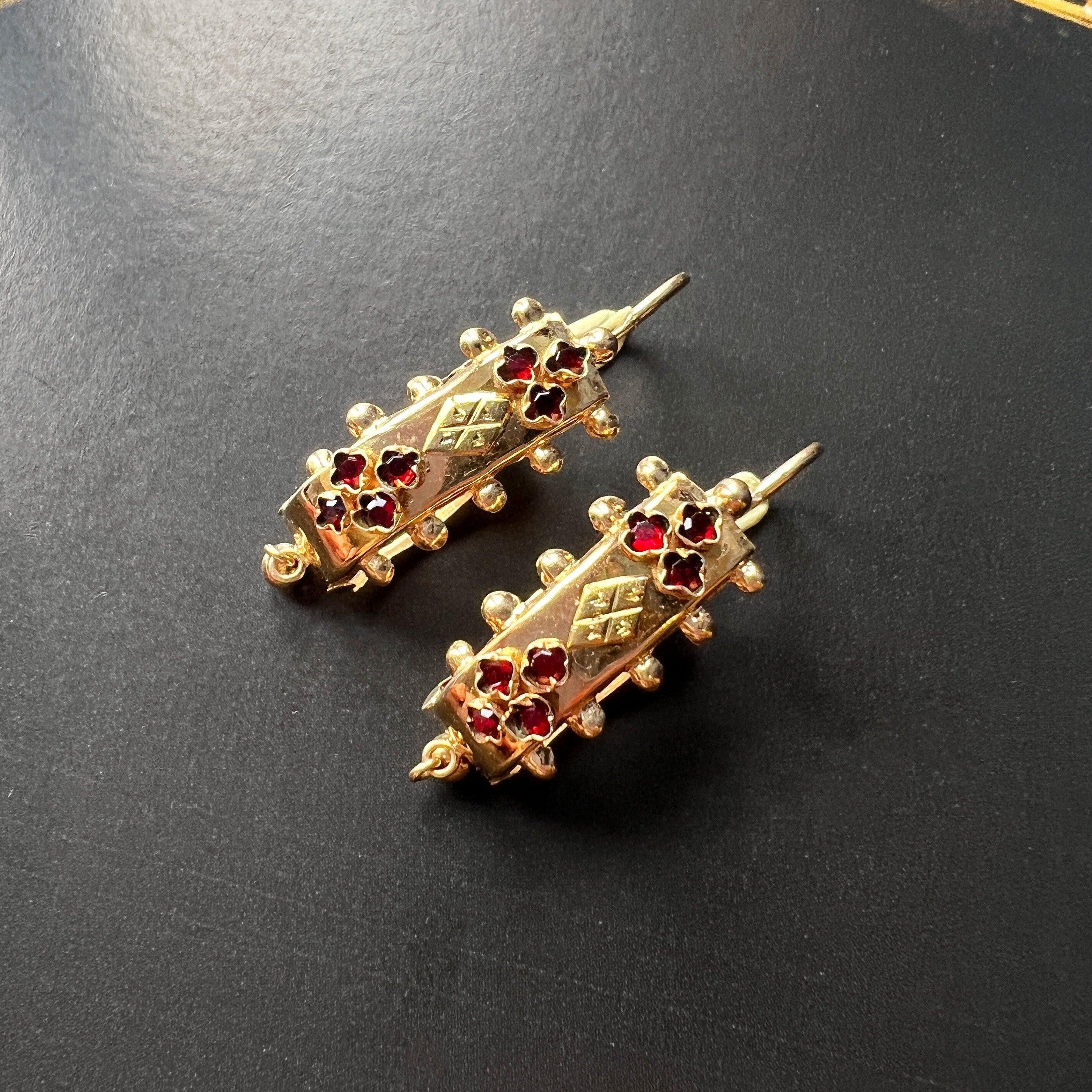 Victorian era 18K gold garnet poissarde earrings I - Curiously timeless