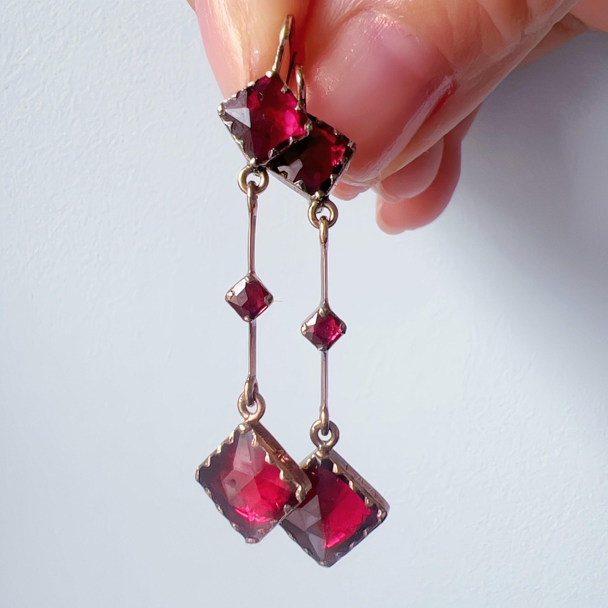 Victorian 18K gold French Perpignan garnet earrings - Curiously timeless