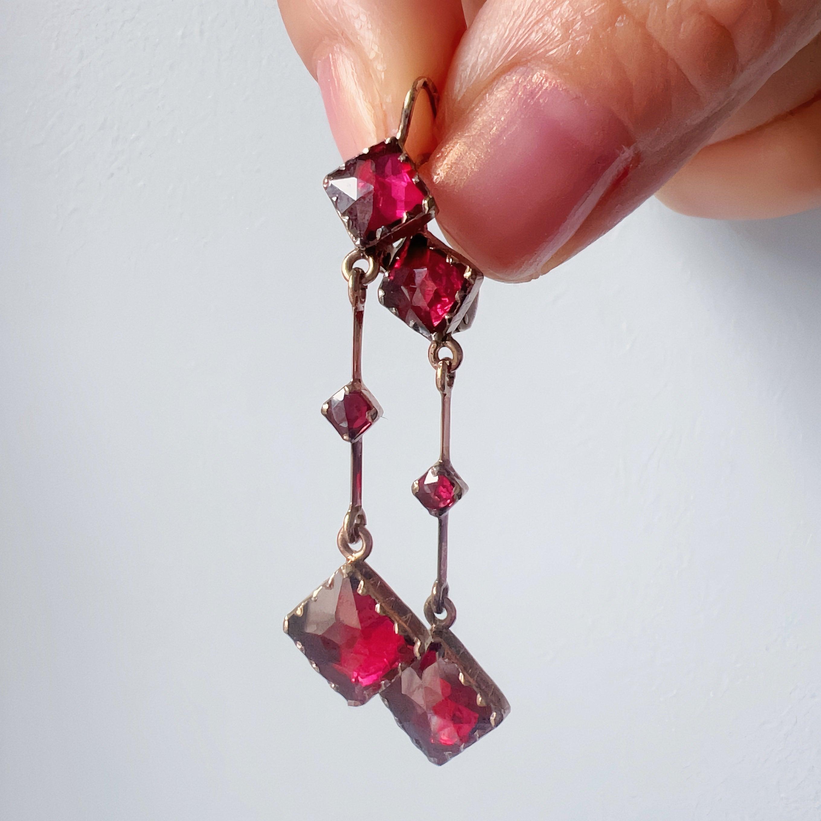 Victorian 18K gold French Perpignan garnet earrings - Curiously timeless