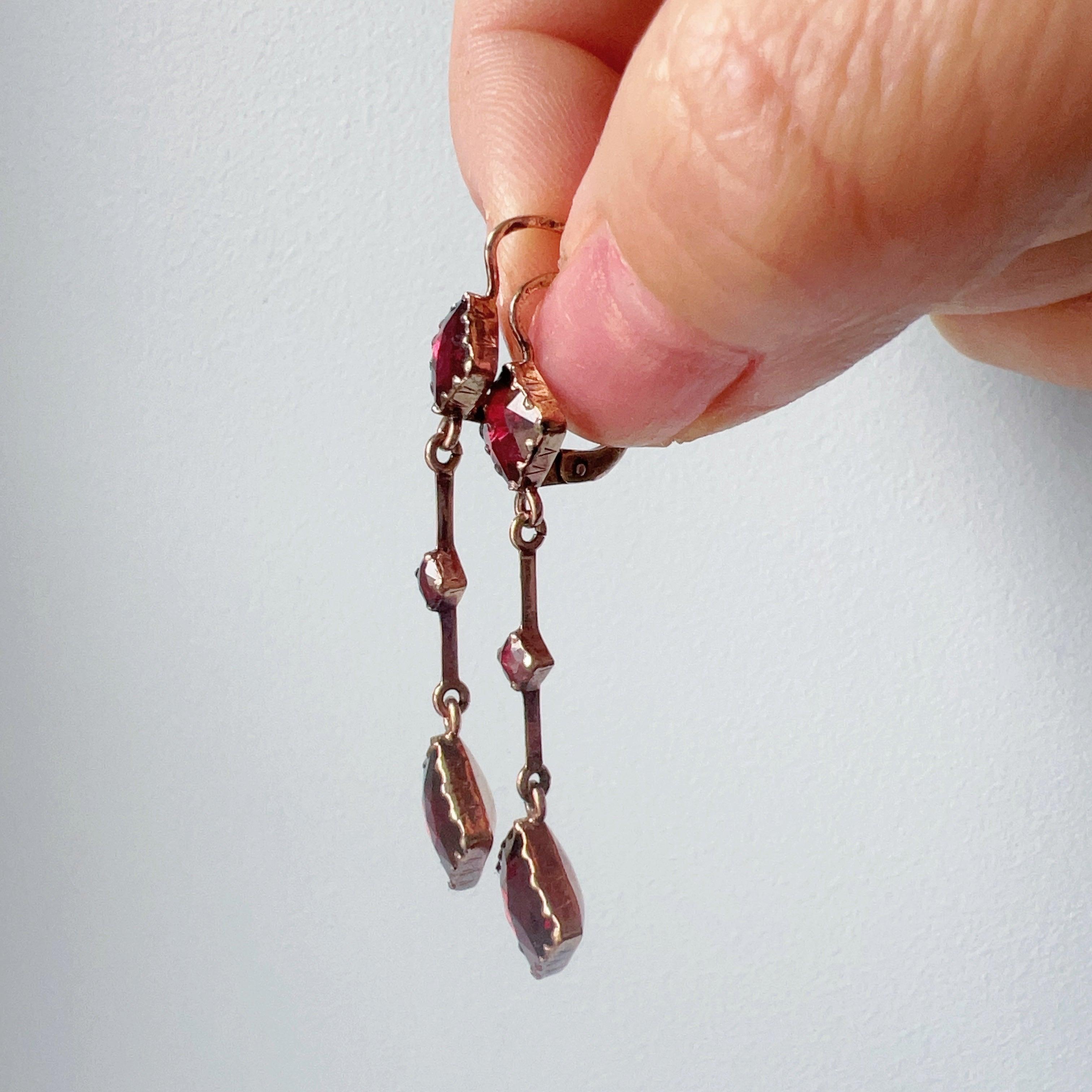 Victorian 18K gold French Perpignan garnet earrings - Curiously timeless