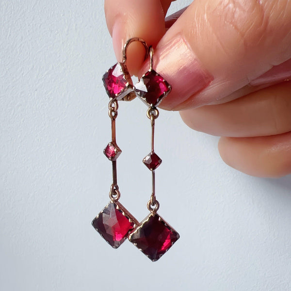 Victorian 18K gold French Perpignan garnet earrings - Curiously timeless