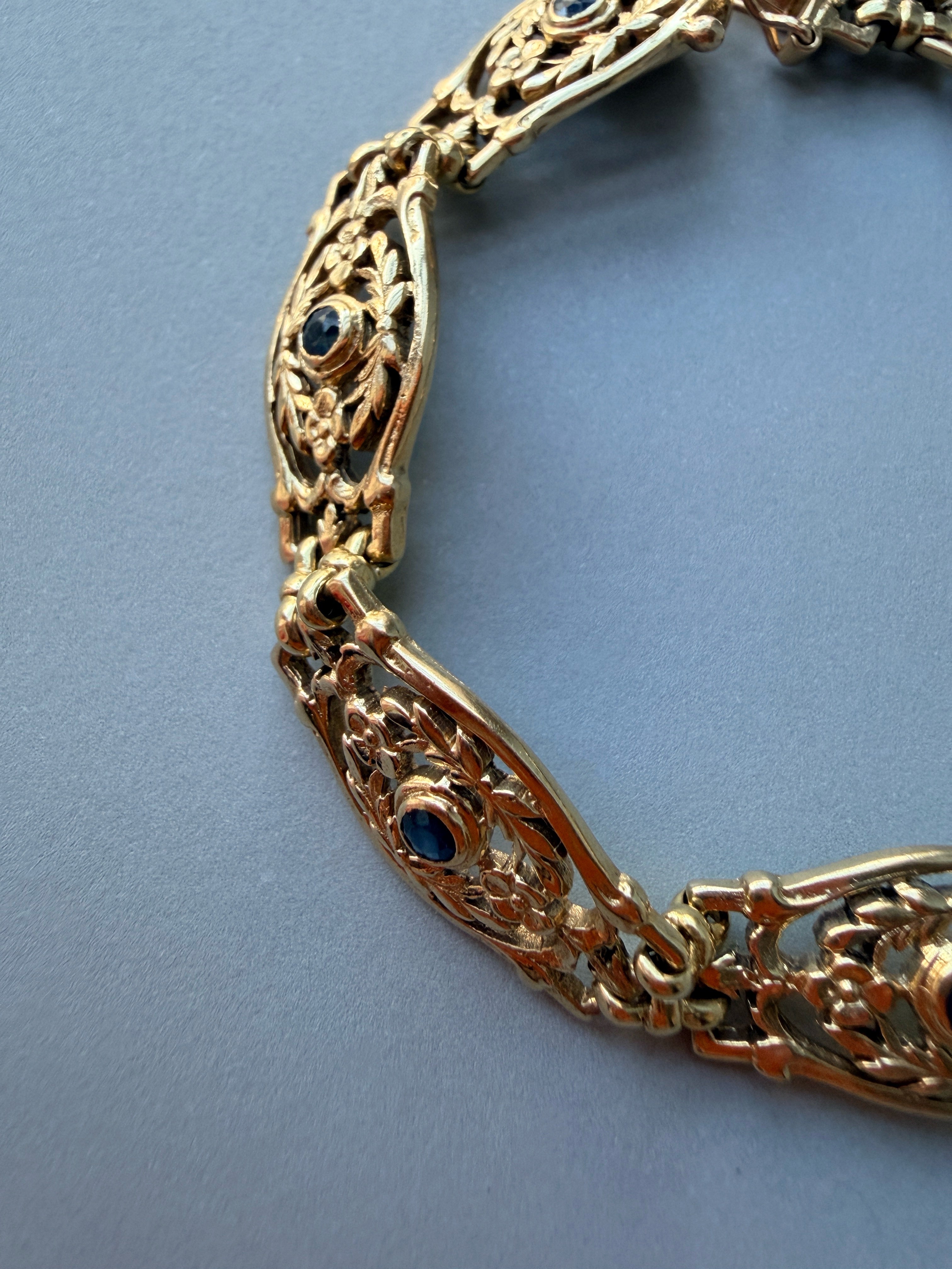 French Art nouveau era 18K gold blue sapphire bracelet