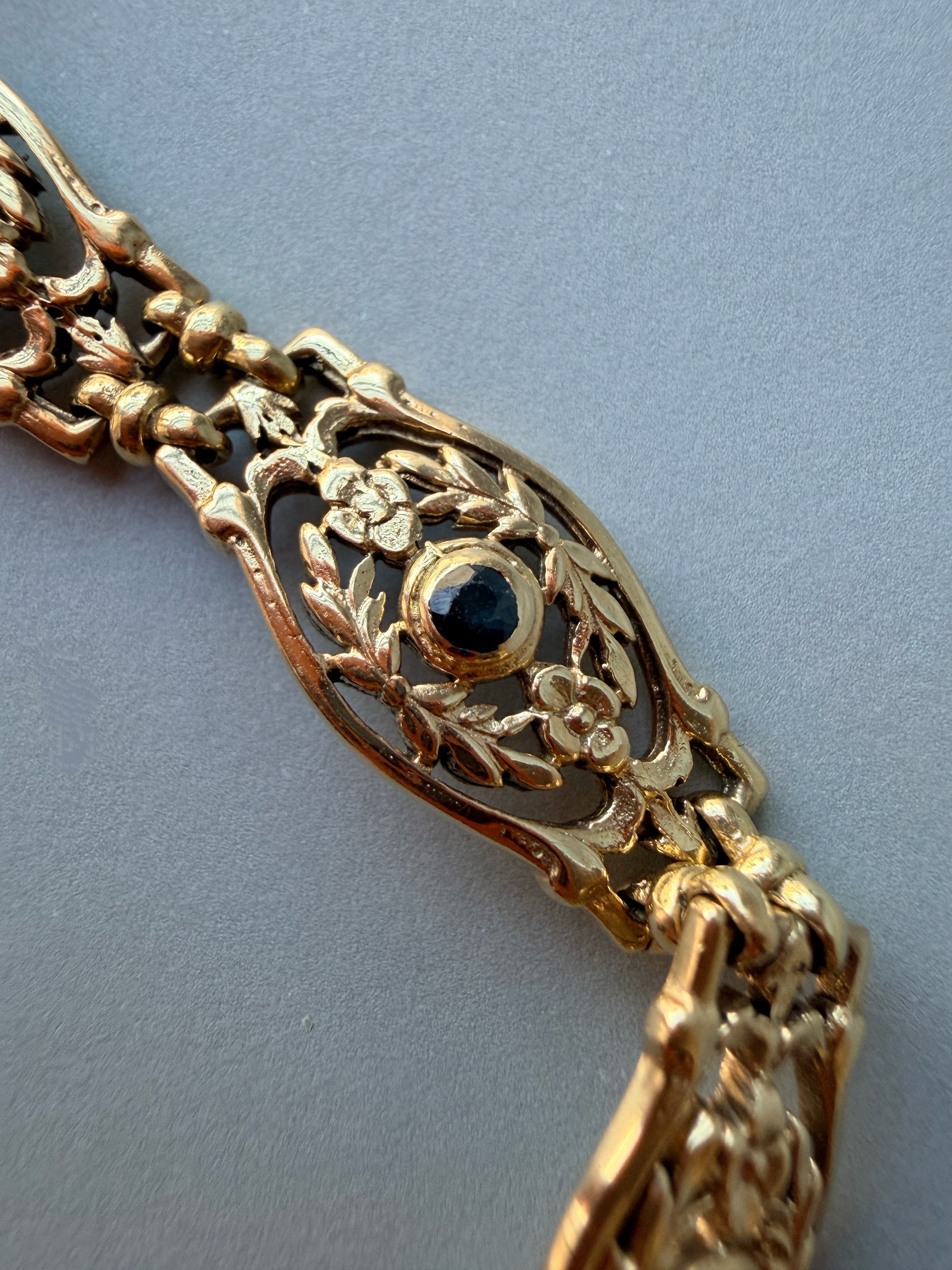 French Art nouveau era 18K gold blue sapphire bracelet