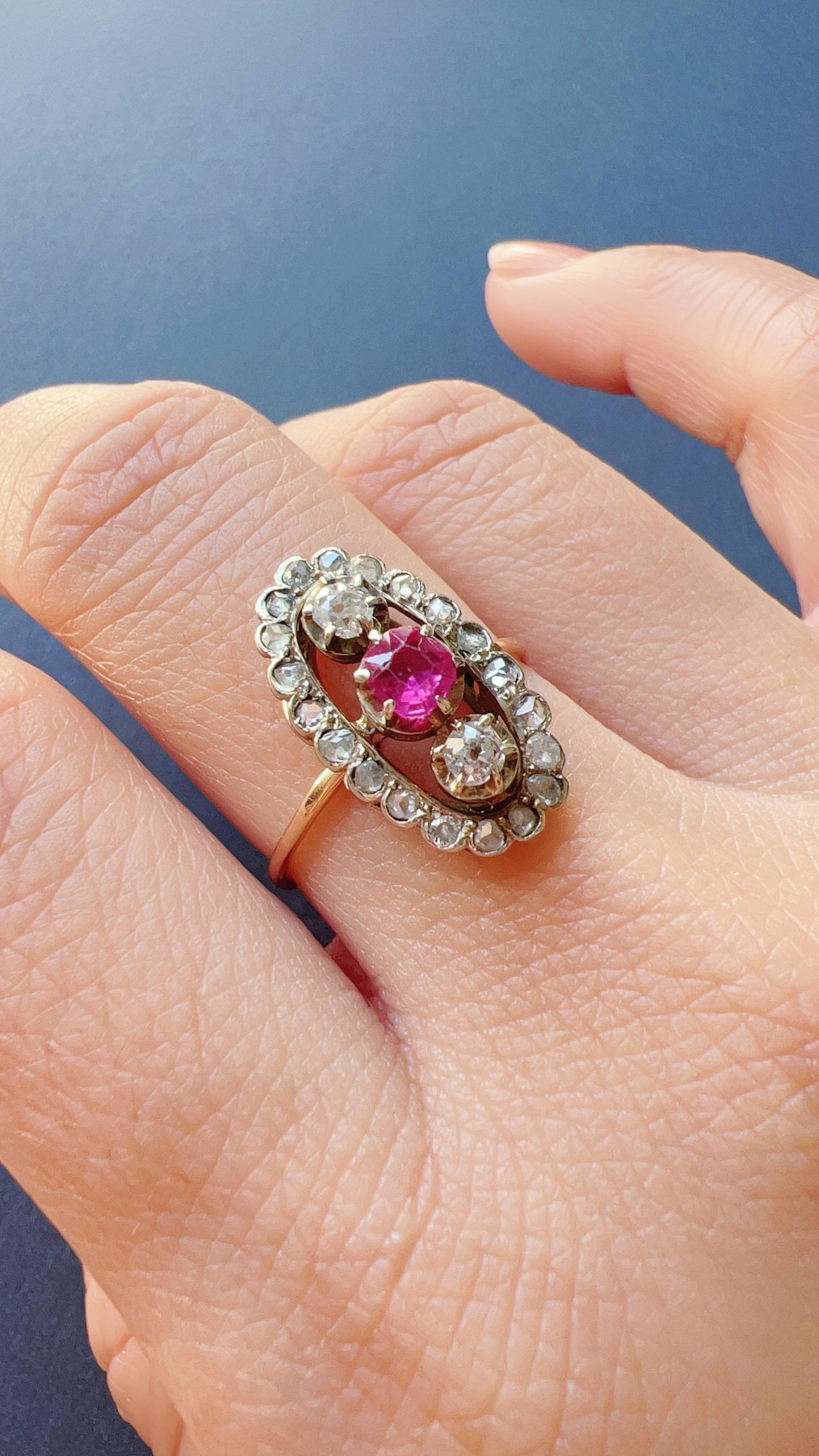 Antique Pink Sapphire and Diamonds ring, 18K Gold and Platinum - Curiously timeless