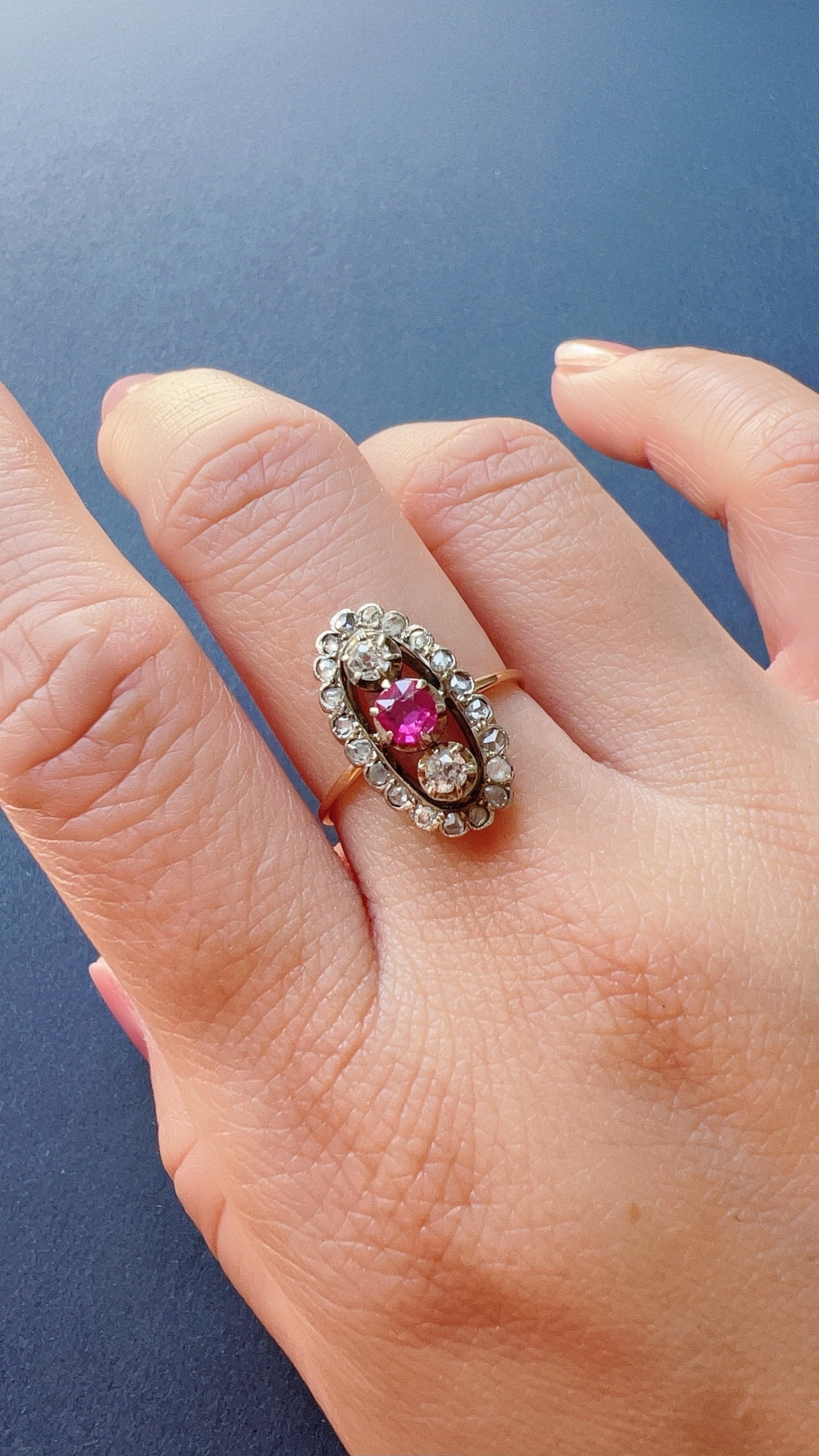 Antique Pink Sapphire and Diamonds ring, 18K Gold and Platinum - Curiously timeless