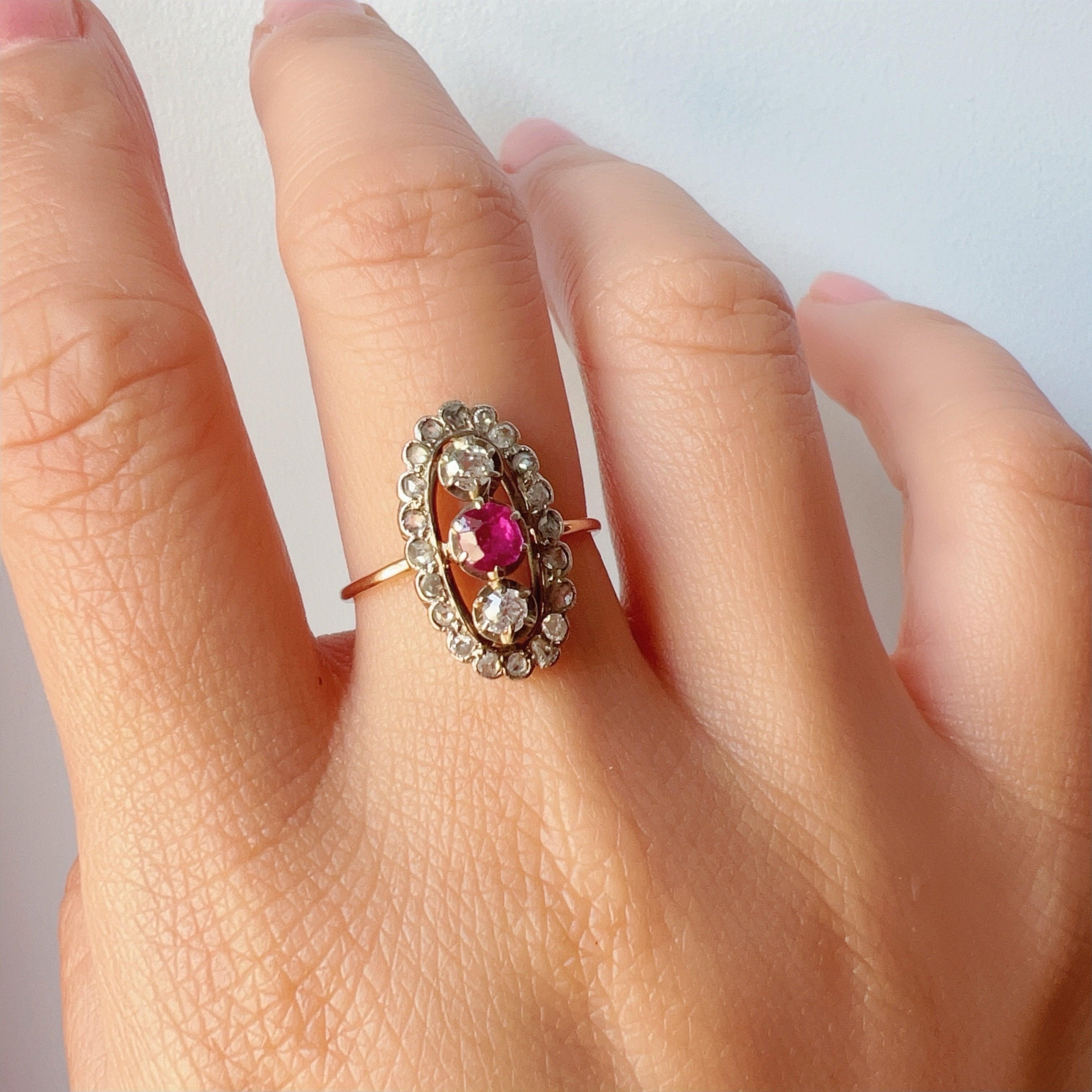 Antique Pink Sapphire and Diamonds ring, 18K Gold and Platinum - Curiously timeless