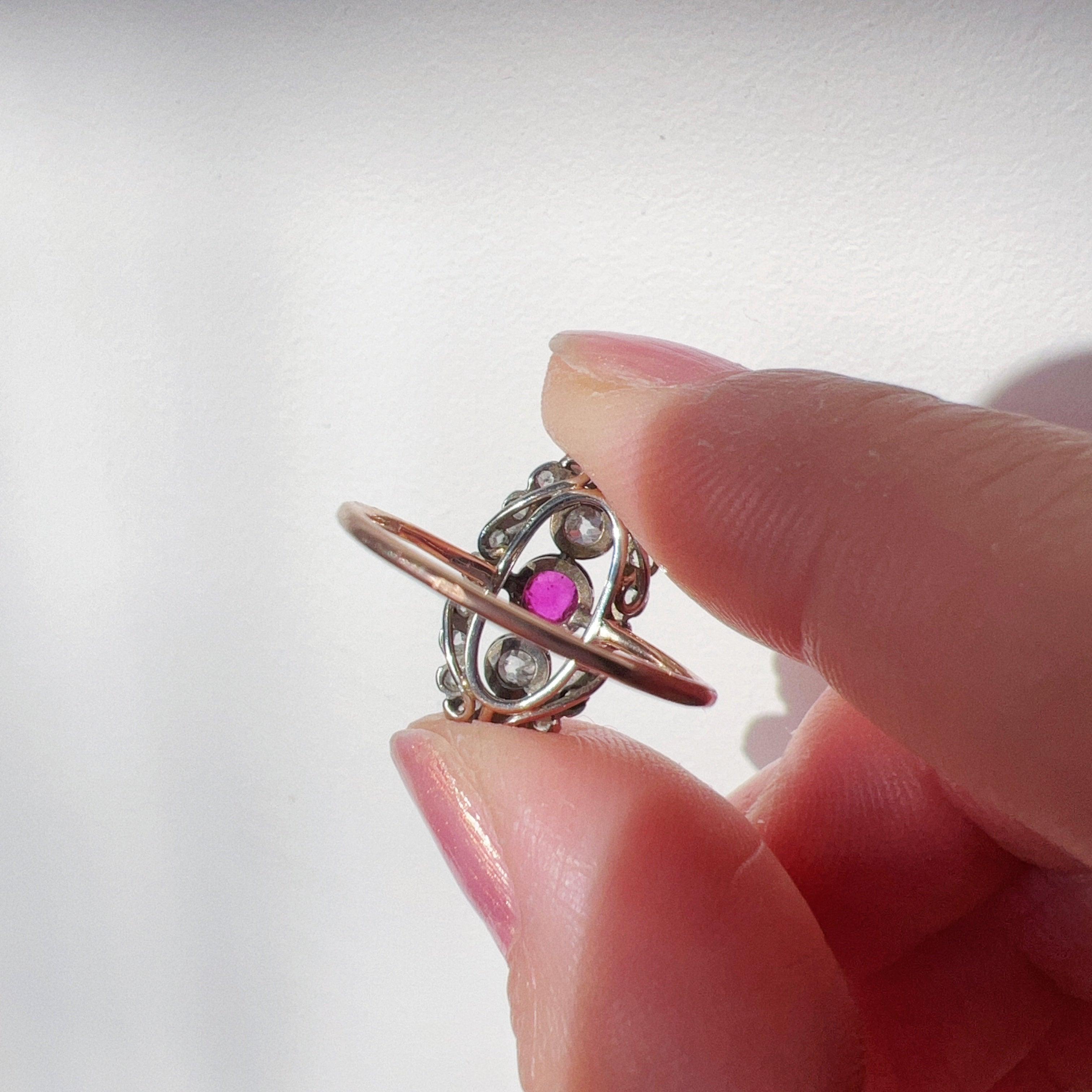 Antique Pink Sapphire and Diamonds ring, 18K Gold and Platinum - Curiously timeless