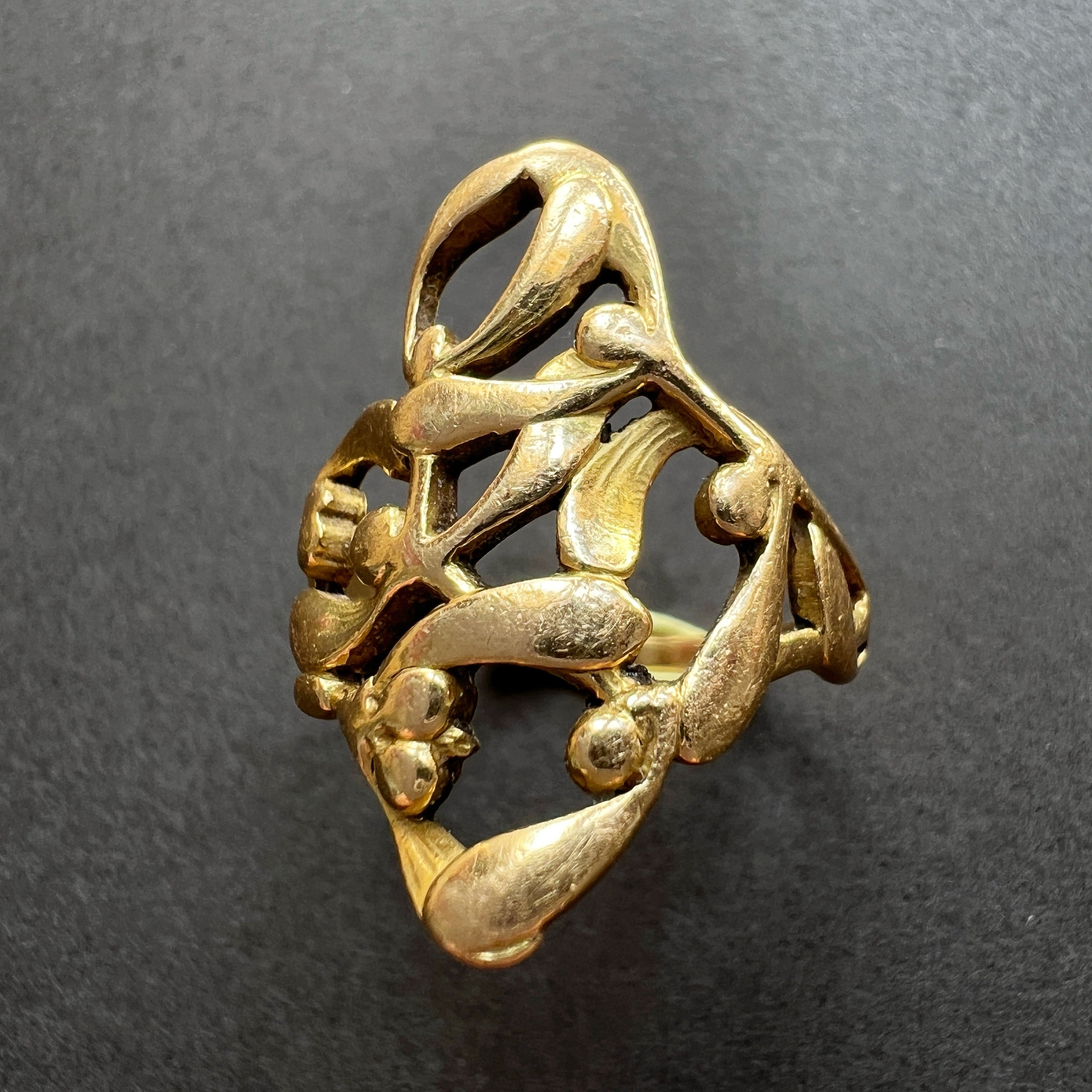 French Art Nouveau 18K Gold Mistletoe Ring