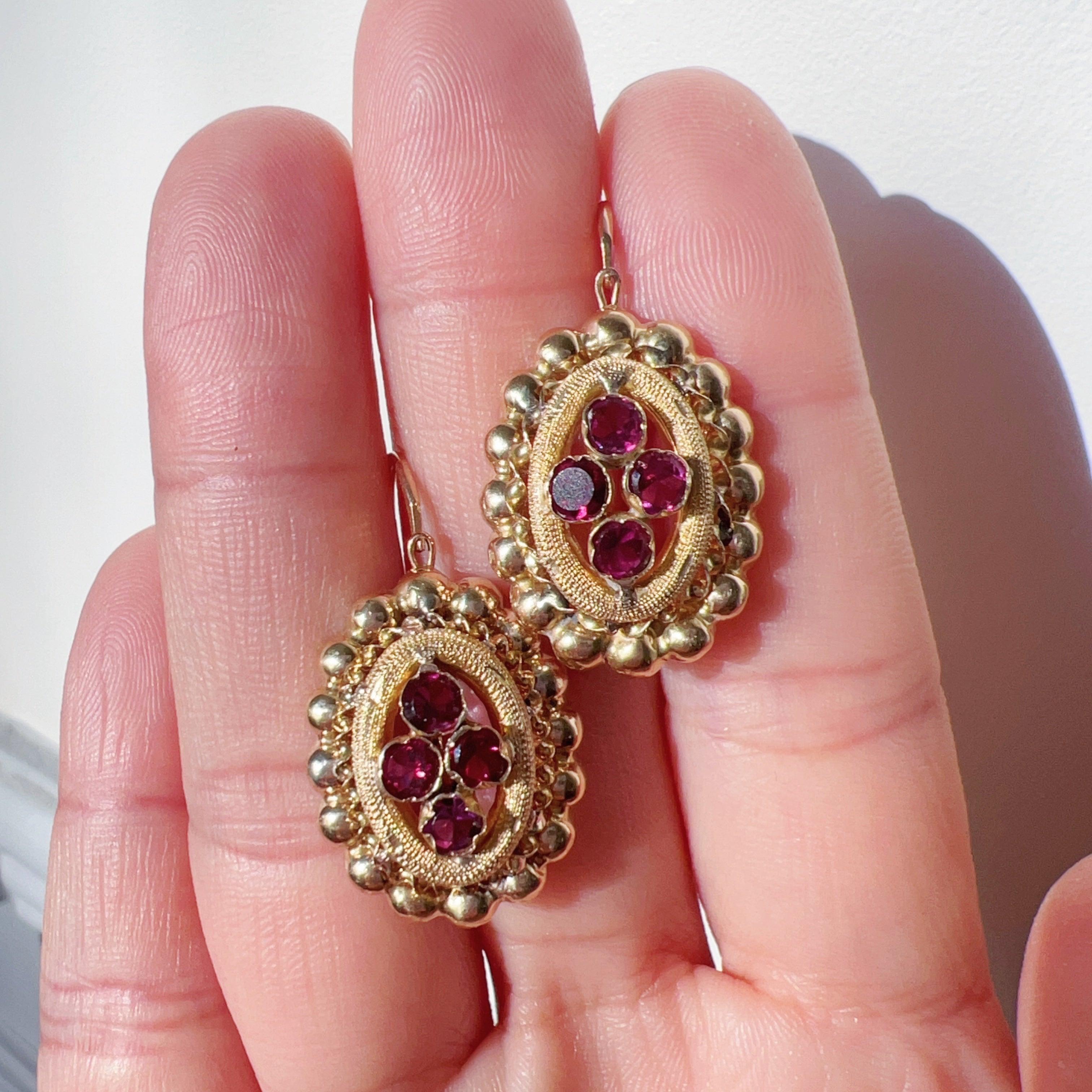 Victorian era 18K gold flat cut garnet earrings - Curiously timeless