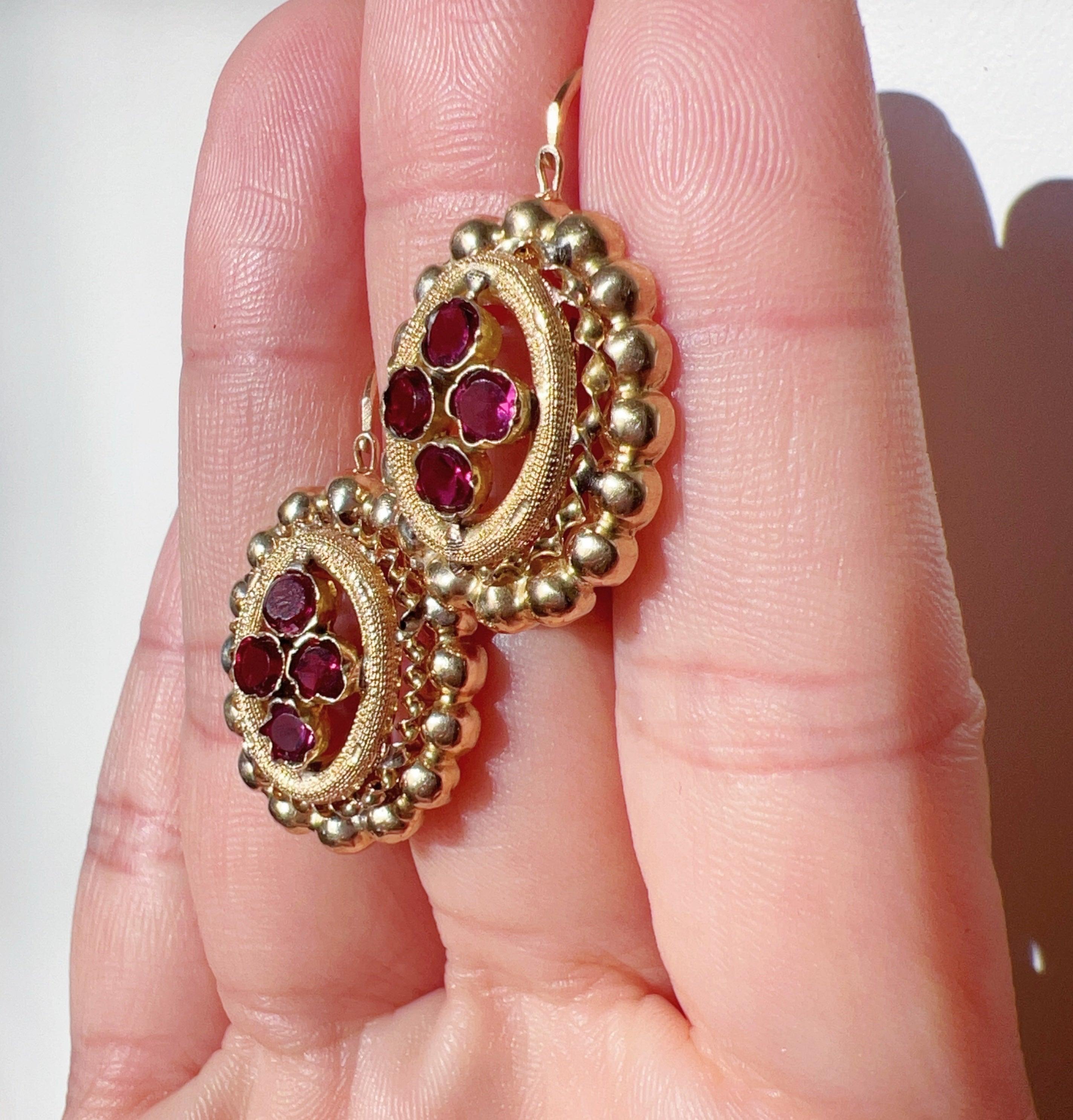 Victorian era 18K gold flat cut garnet earrings - Curiously timeless