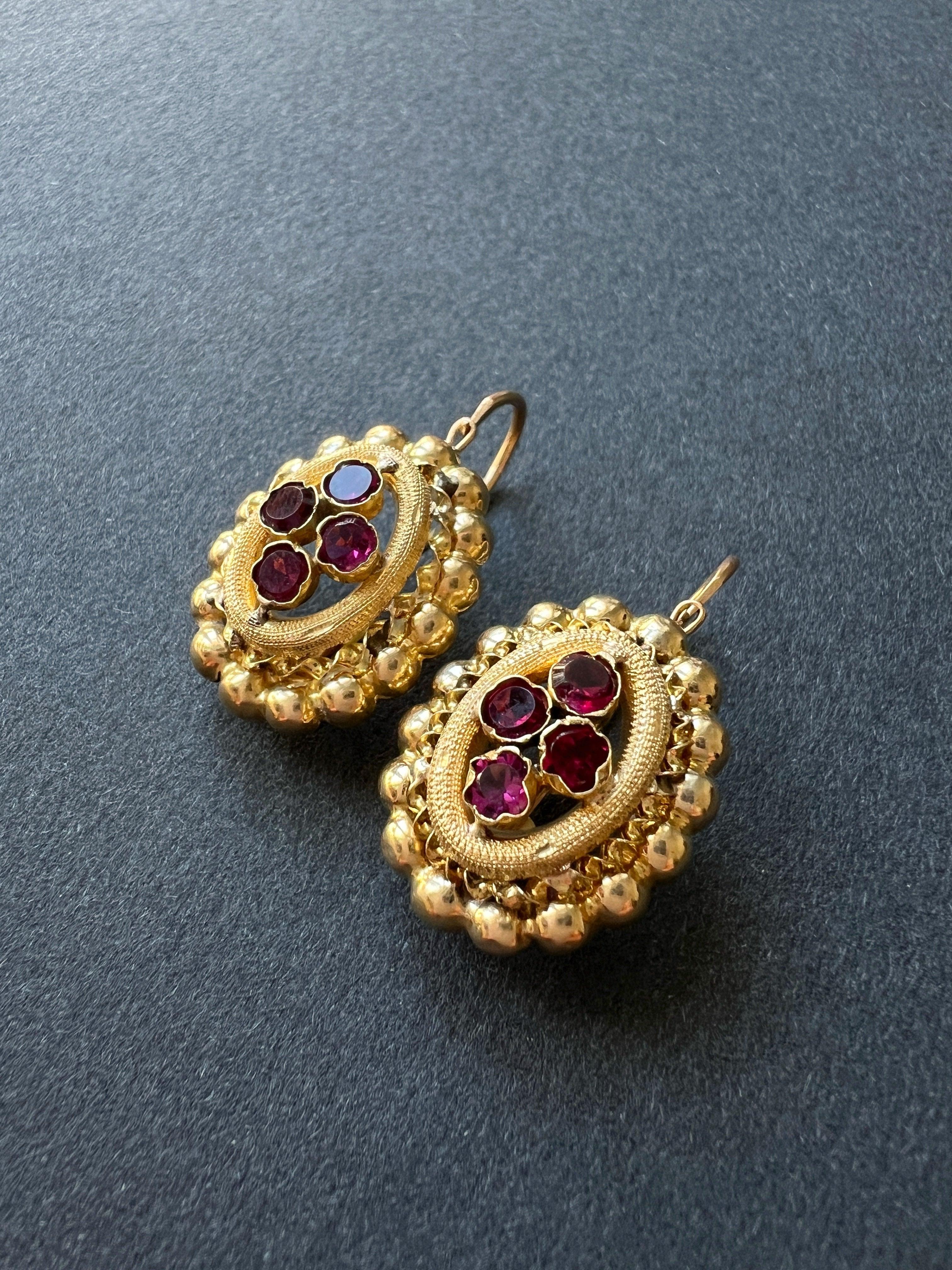 Victorian era 18K gold flat cut garnet earrings - Curiously timeless