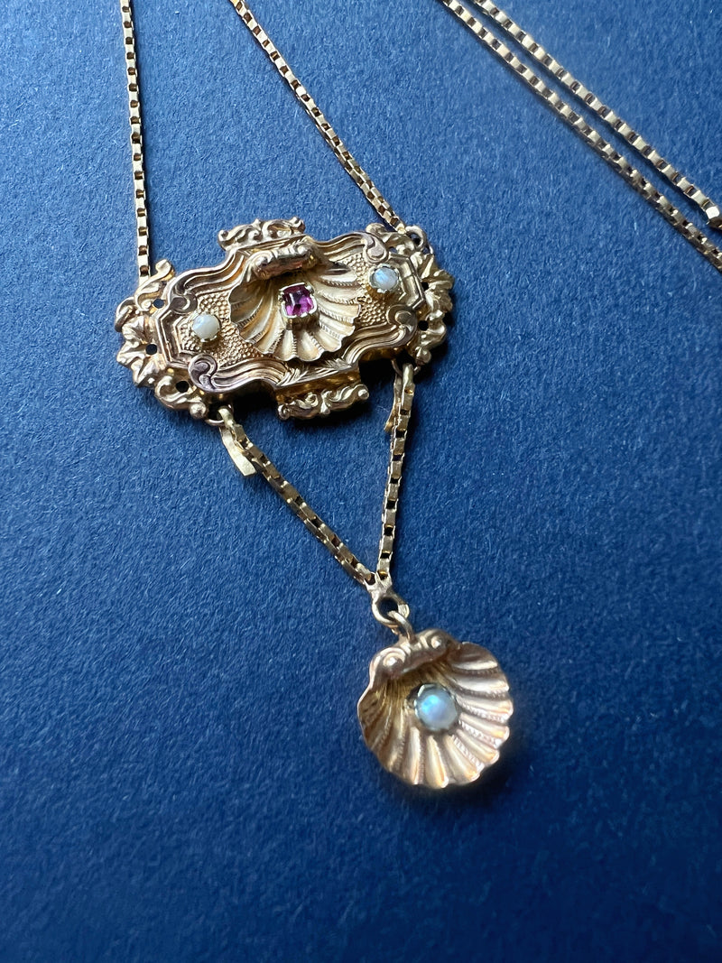 Victorian 18K gold scallop shell pendant necklace - Curiously timeless