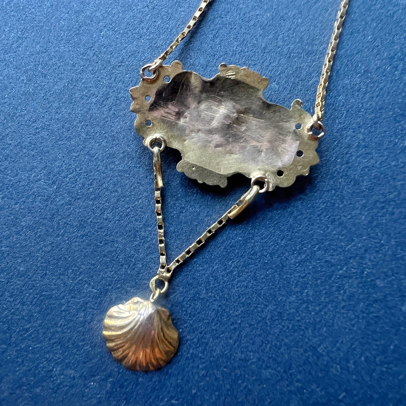 Victorian 18K gold scallop shell pendant necklace - Curiously timeless