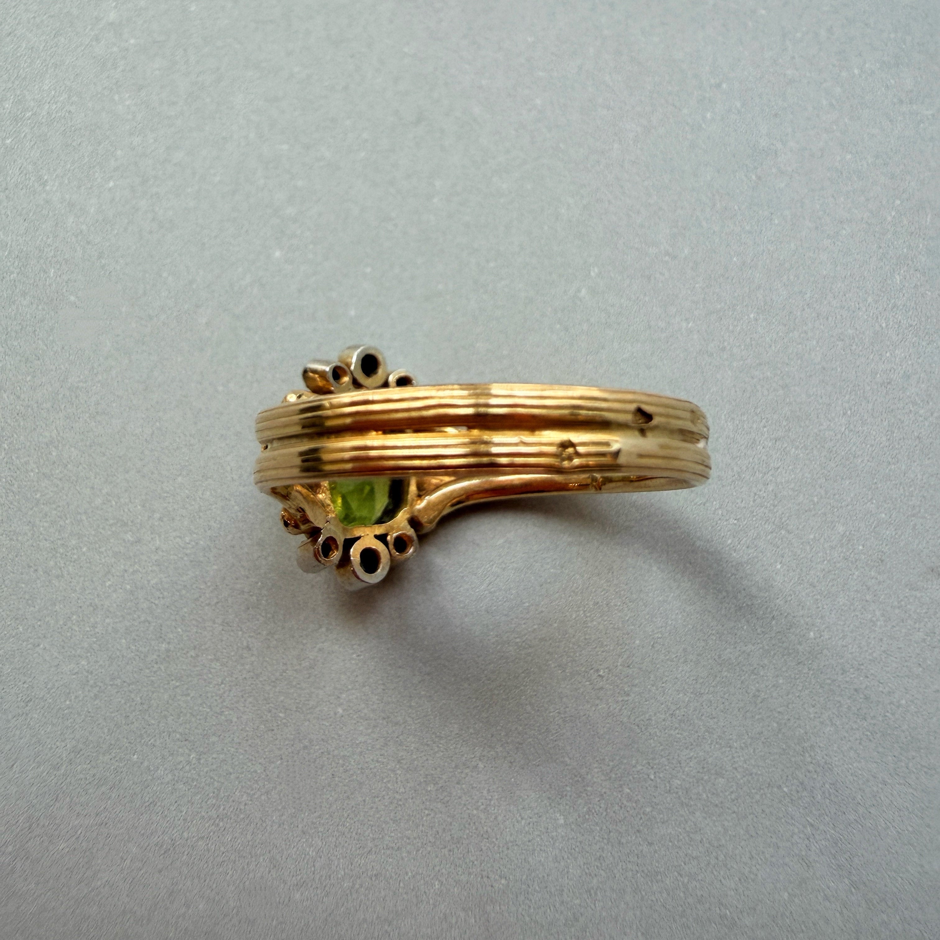 Victorian era 18K gold peridot diamond ring