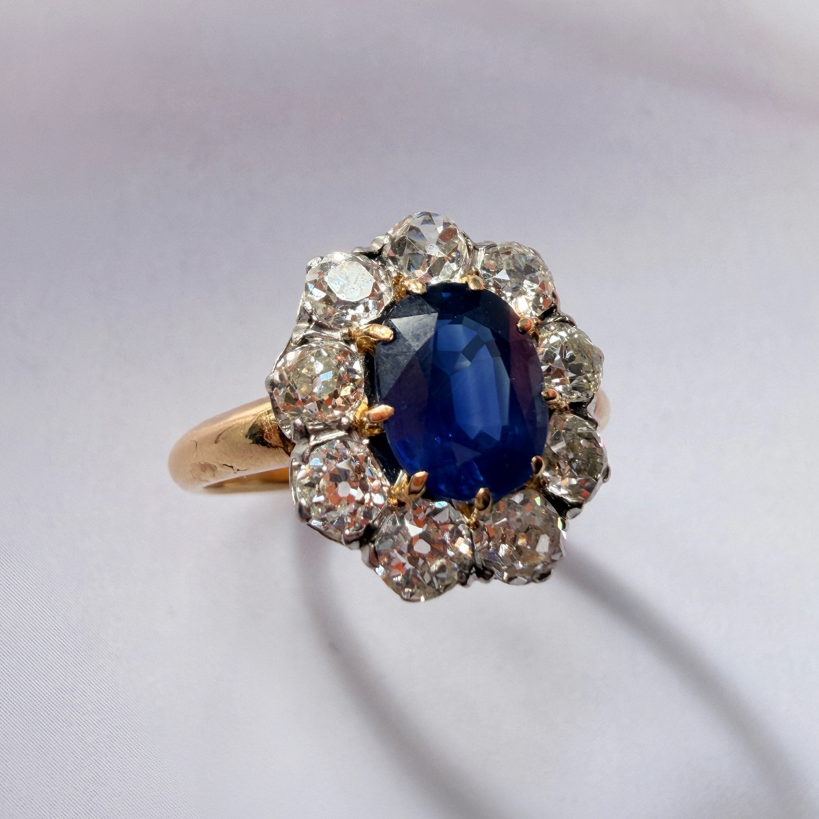 Antique 18K gold certified natural blue sapphire and diamonds ring