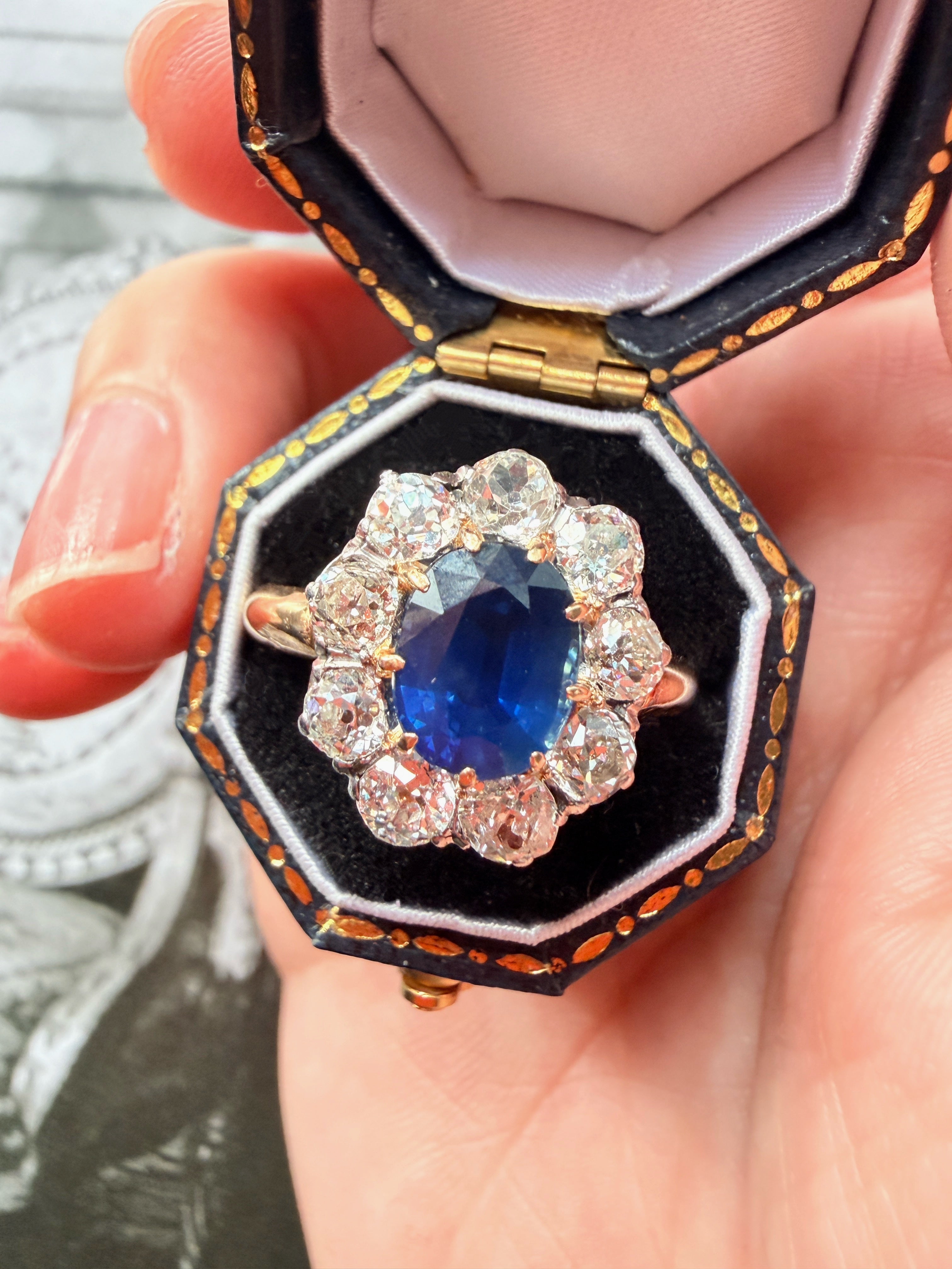 Antique 18K gold certified natural blue sapphire and diamonds ring