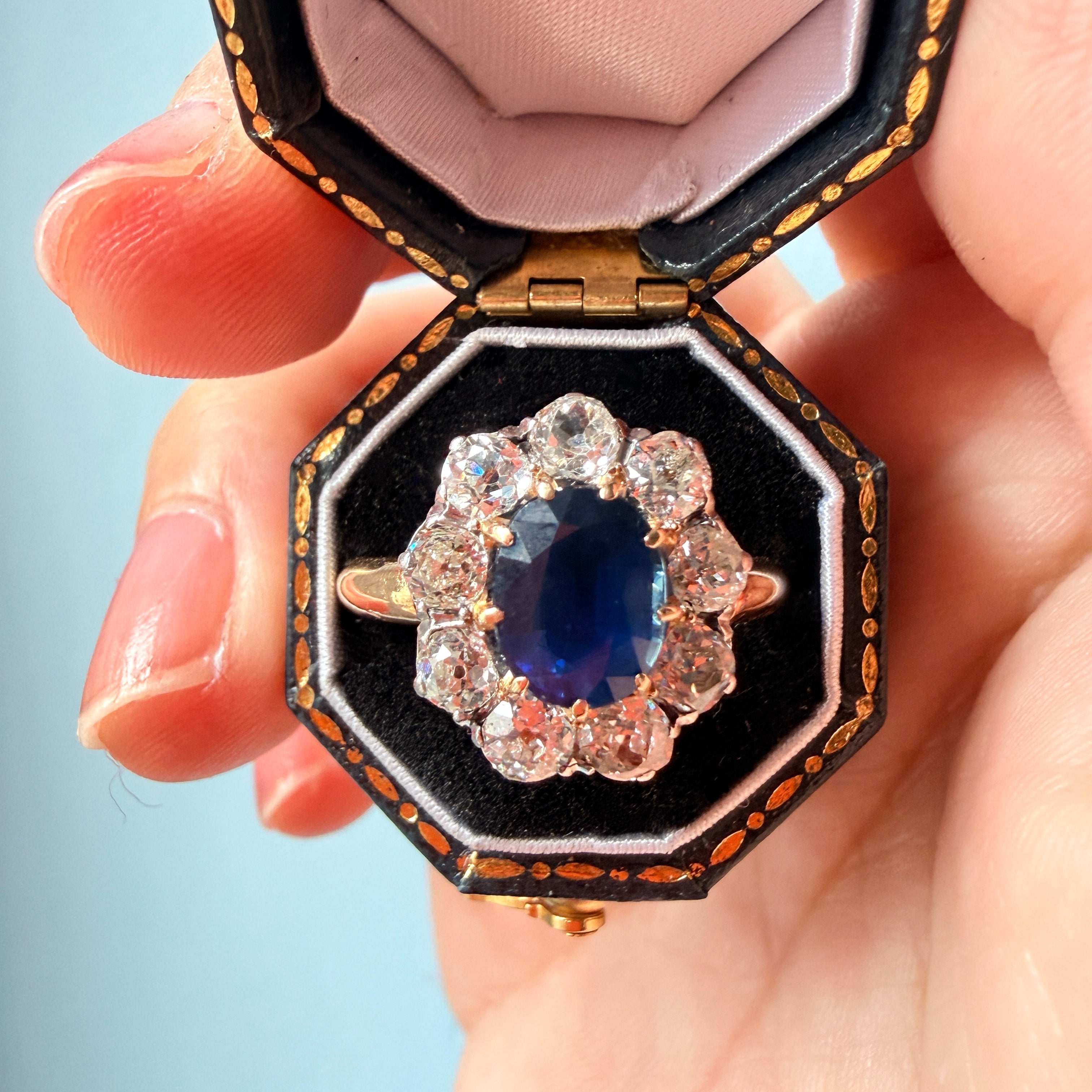Antique 18K gold certified natural blue sapphire and diamonds ring