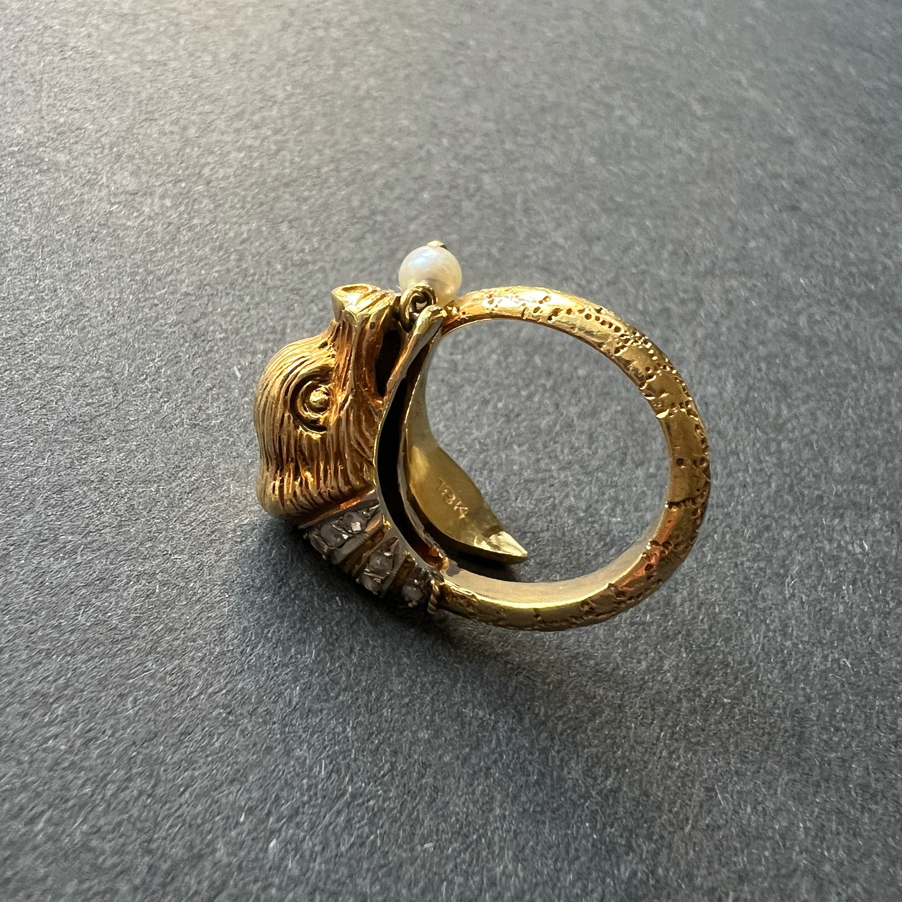 Vintage 18K gold diamonds and pearl dolphin ring - Curiously timeless