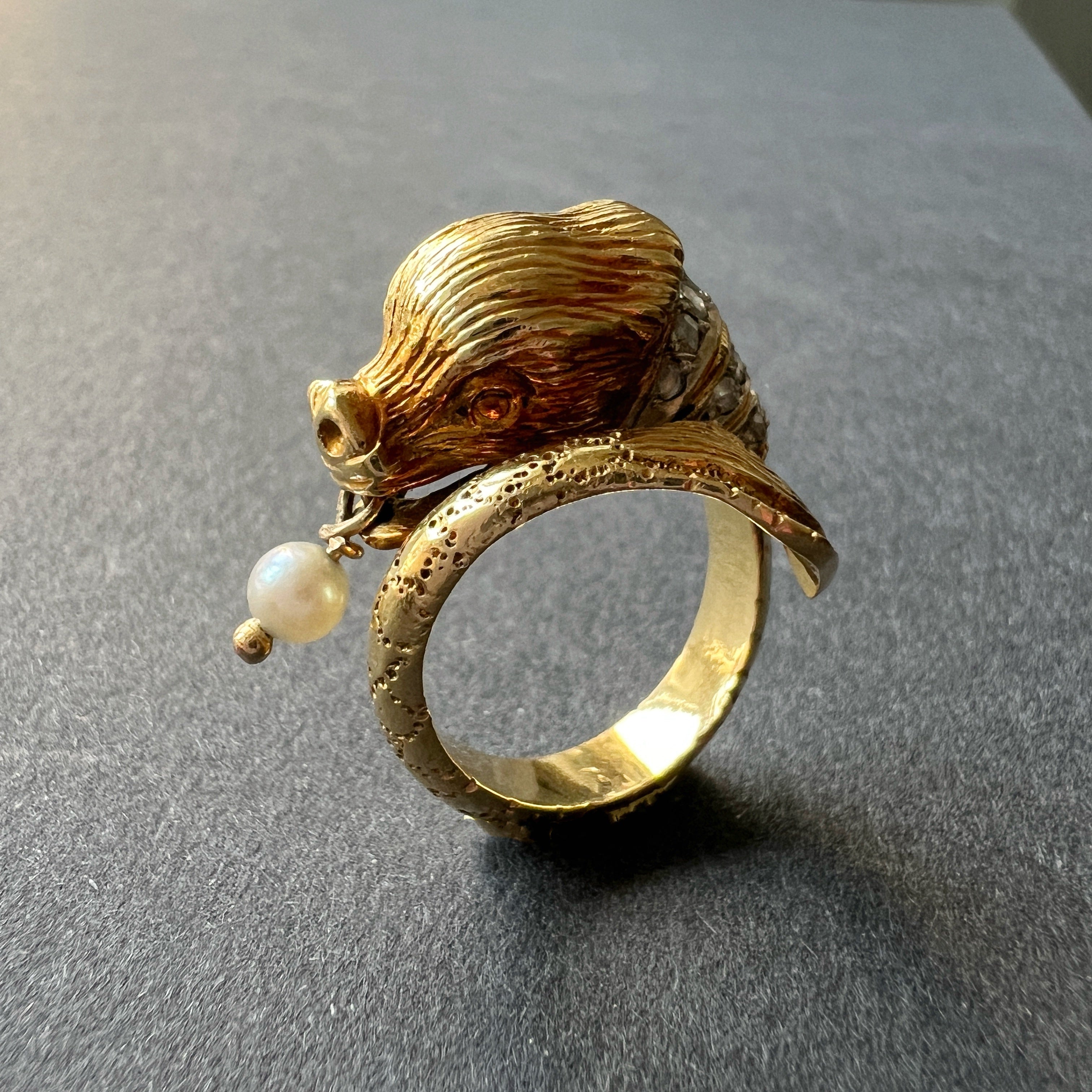 Vintage 18K gold diamonds and pearl dolphin ring - Curiously timeless