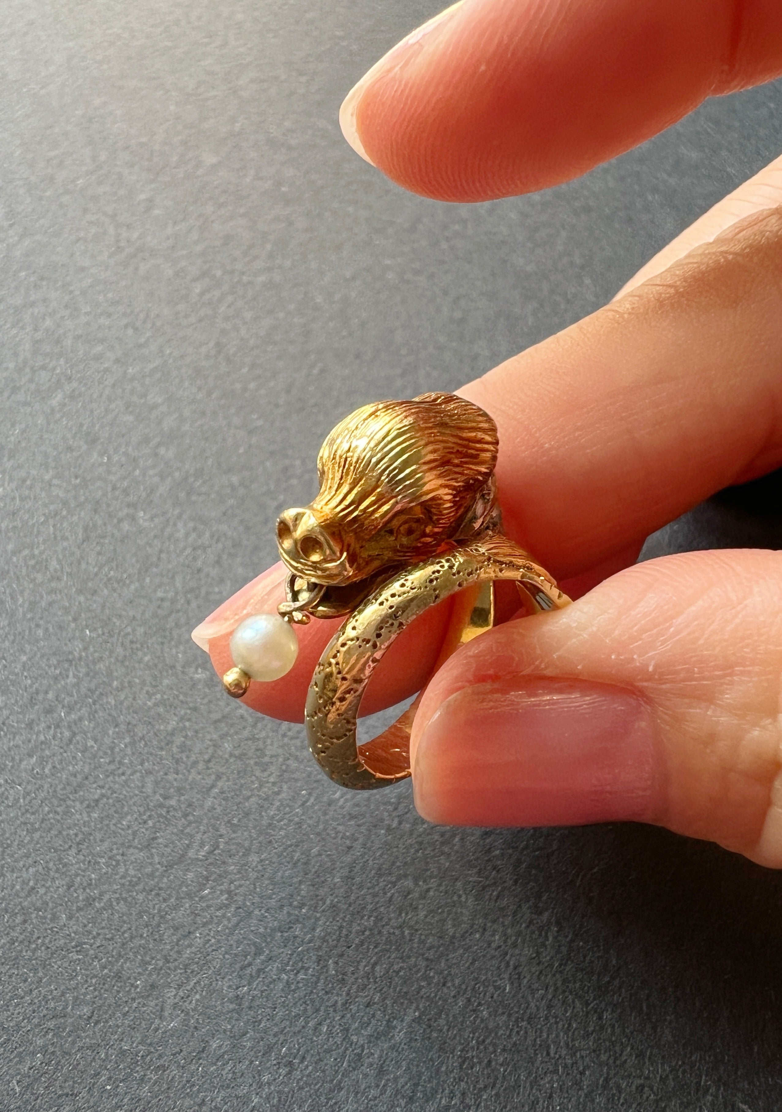 Vintage 18K gold diamonds and pearl dolphin ring - Curiously timeless