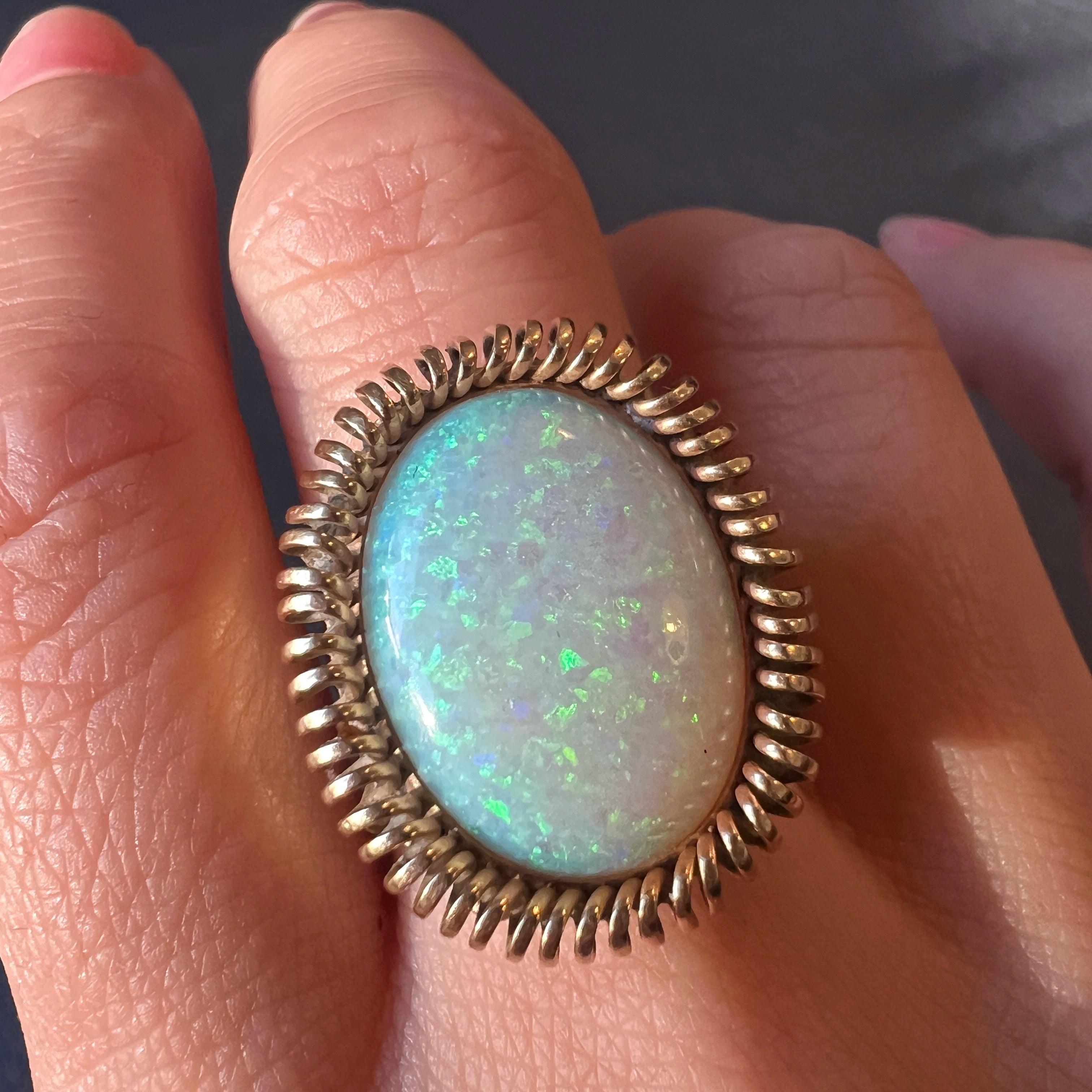 French vintage 18K gold Tubogas opal cabochon cocktail ring - Curiously timeless