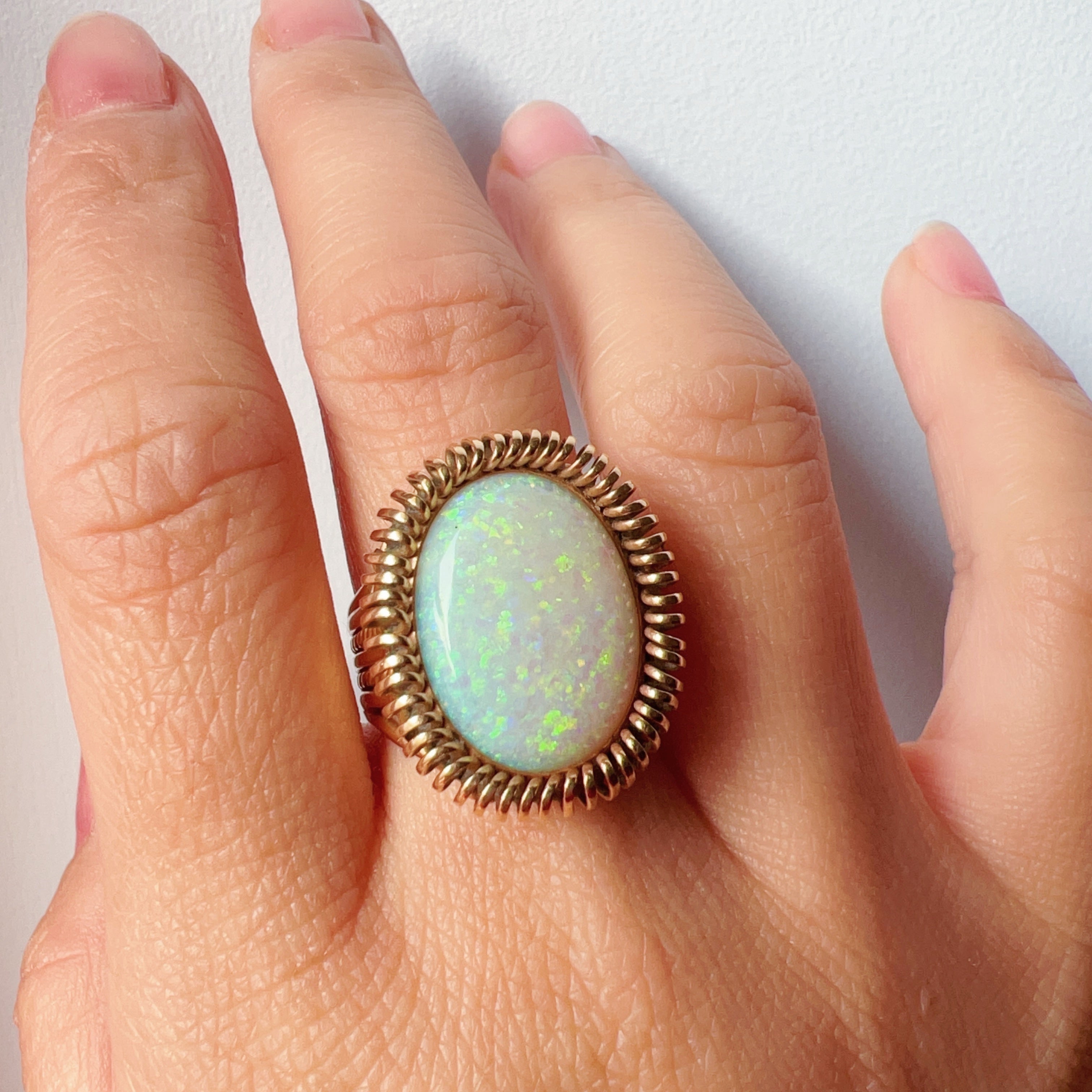 French vintage 18K gold Tubogas opal cabochon cocktail ring - Curiously timeless