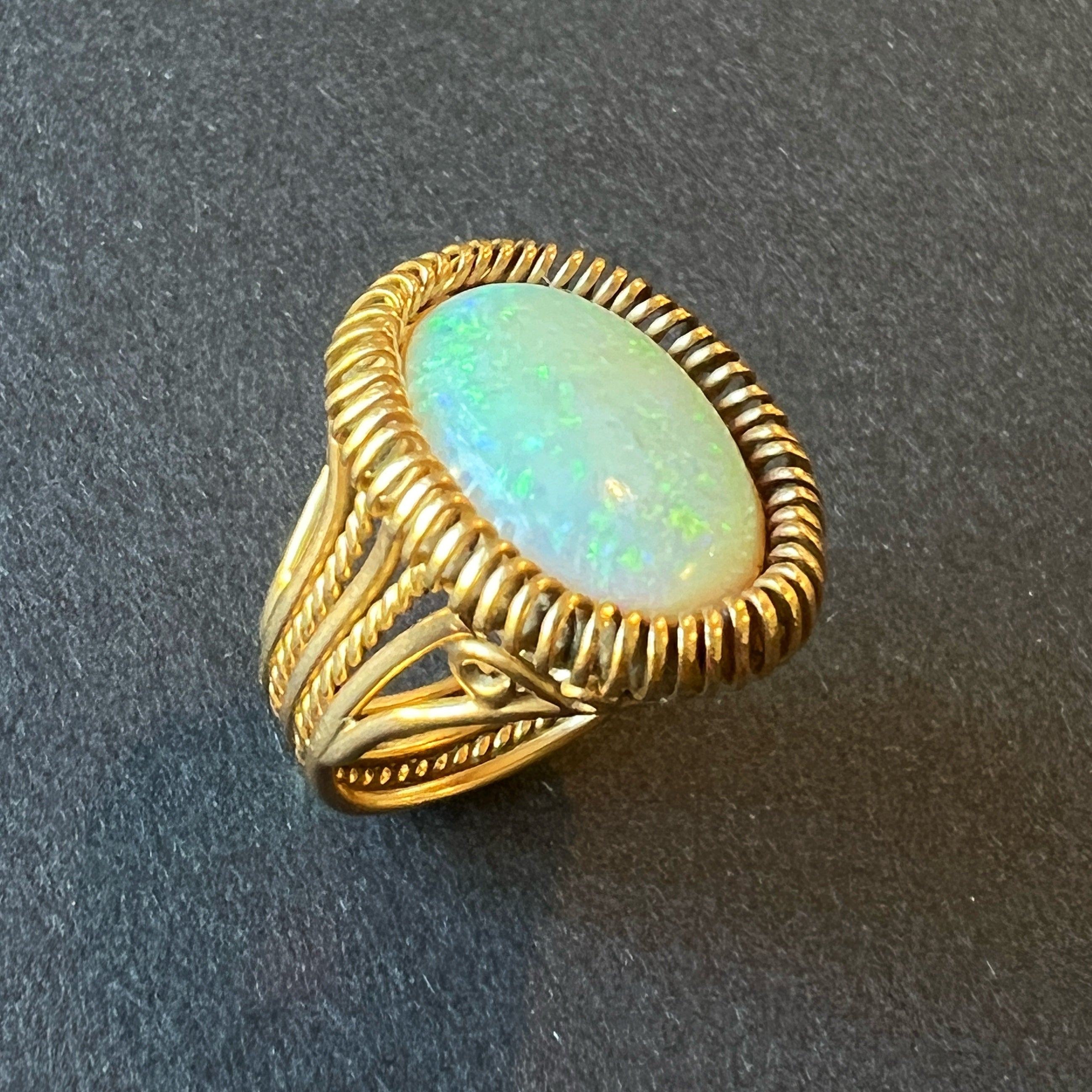 French vintage 18K gold Tubogas opal cabochon cocktail ring - Curiously timeless