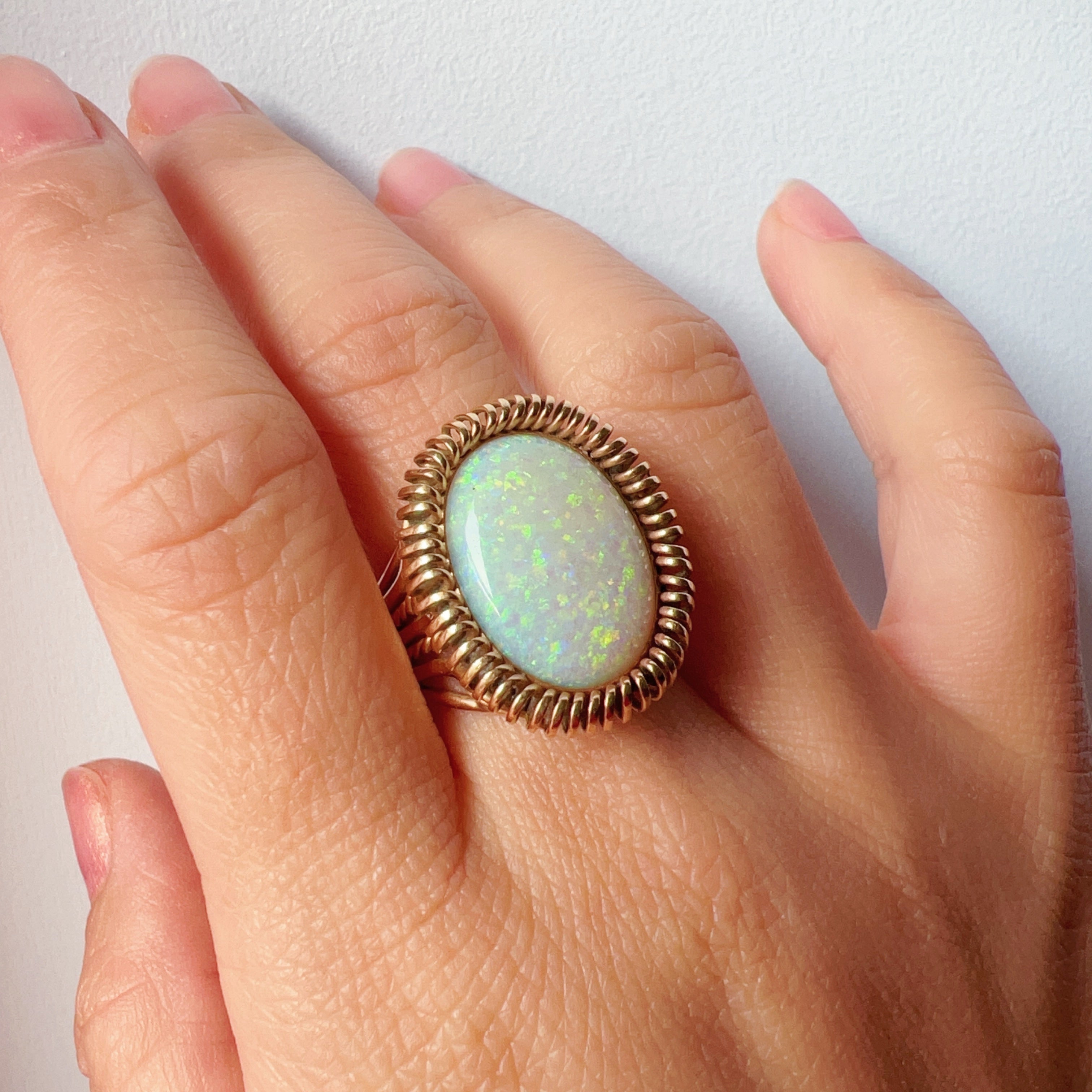 French vintage 18K gold Tubogas opal cabochon cocktail ring - Curiously timeless