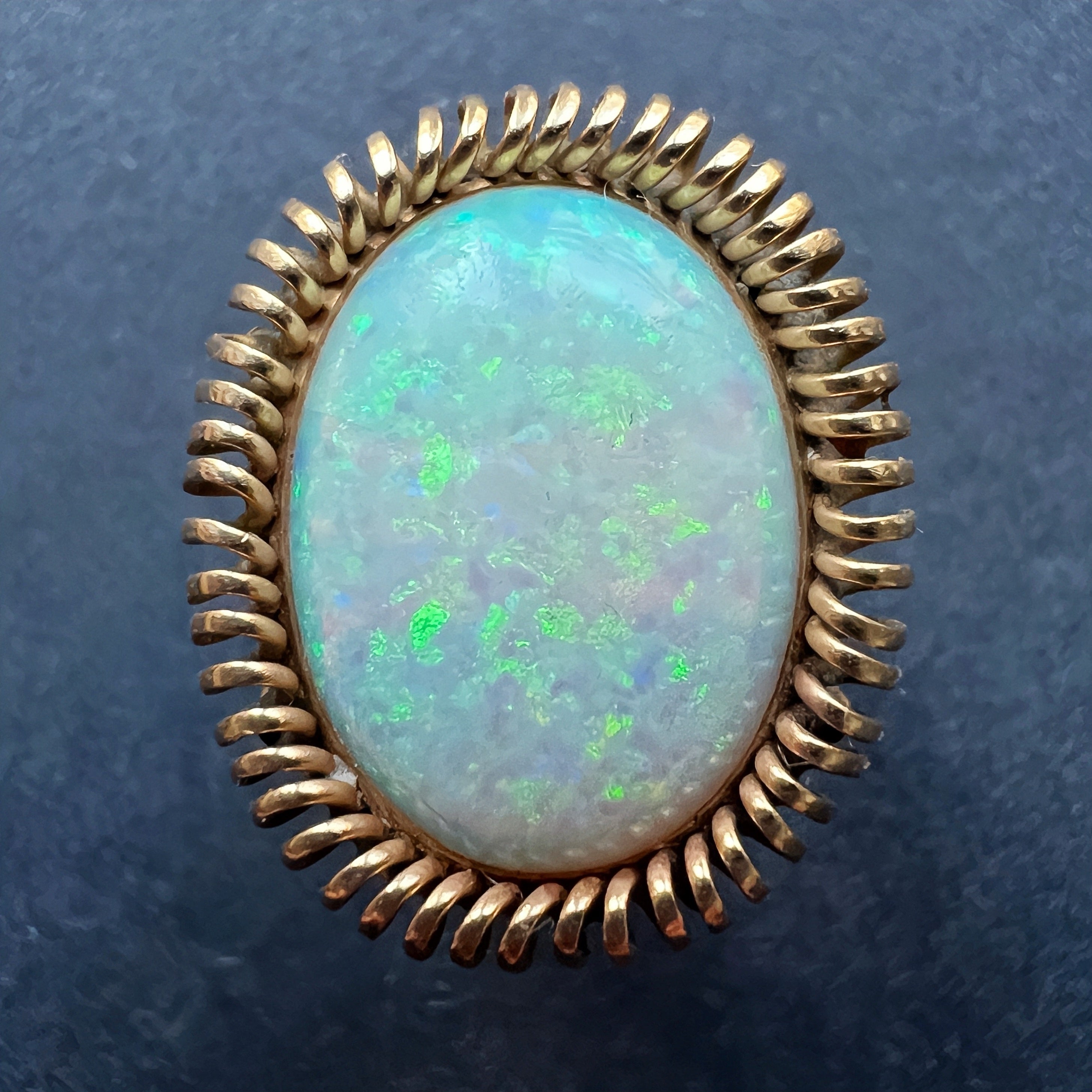 French vintage 18K gold Tubogas opal cabochon cocktail ring - Curiously timeless