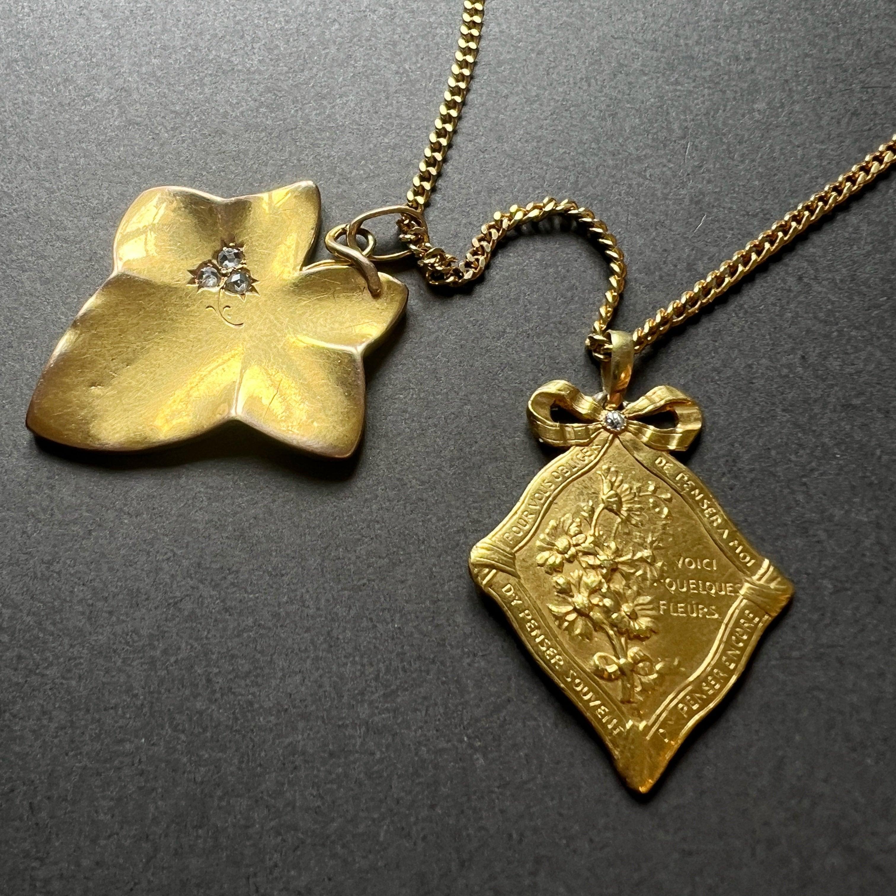 Art Nouveau 18K gold “there are some flowers for you to think of me” medal - Curiously timeless