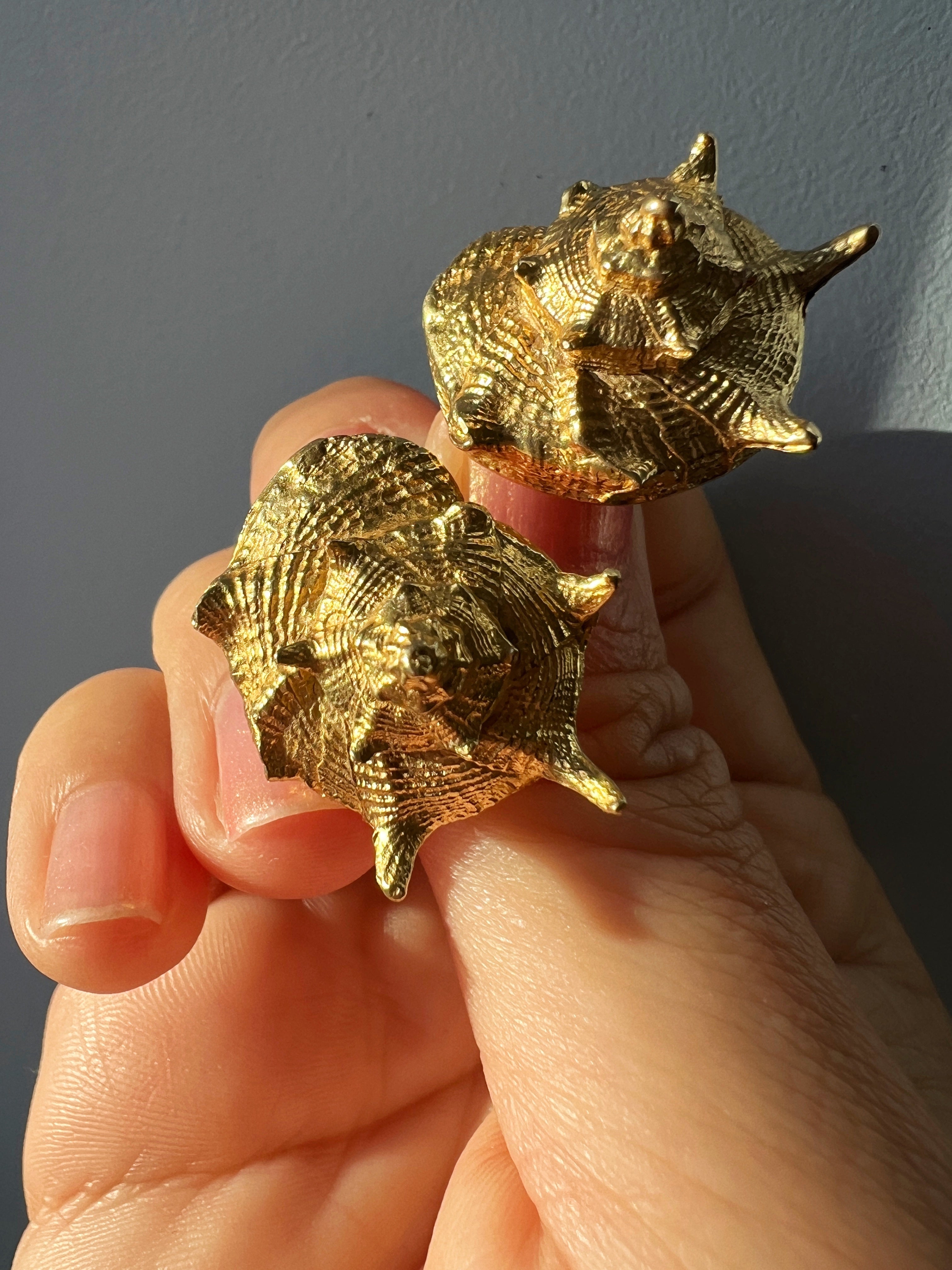 Vintage 18K Gold Conch Shell Earrings - Curiously timeless