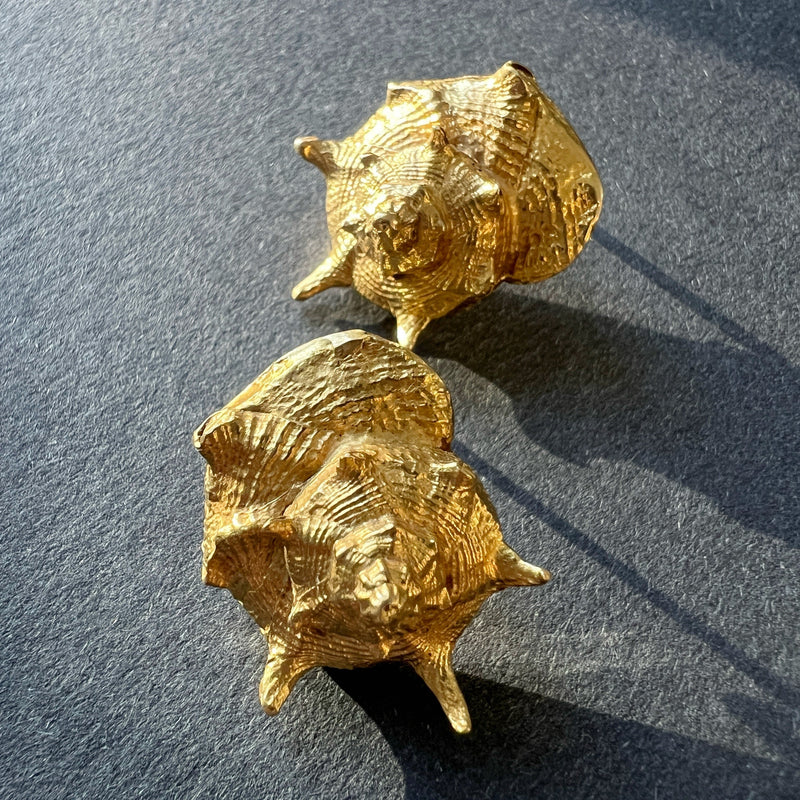 Vintage 18K Gold Conch Shell Earrings - Curiously timeless