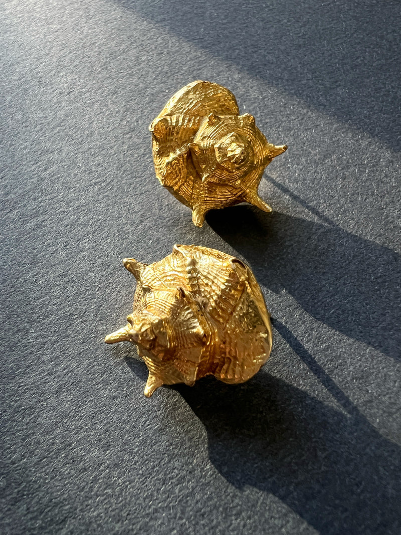 Vintage 18K Gold Conch Shell Earrings - Curiously timeless