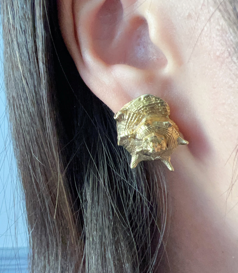 Vintage 18K Gold Conch Shell Earrings - Curiously timeless