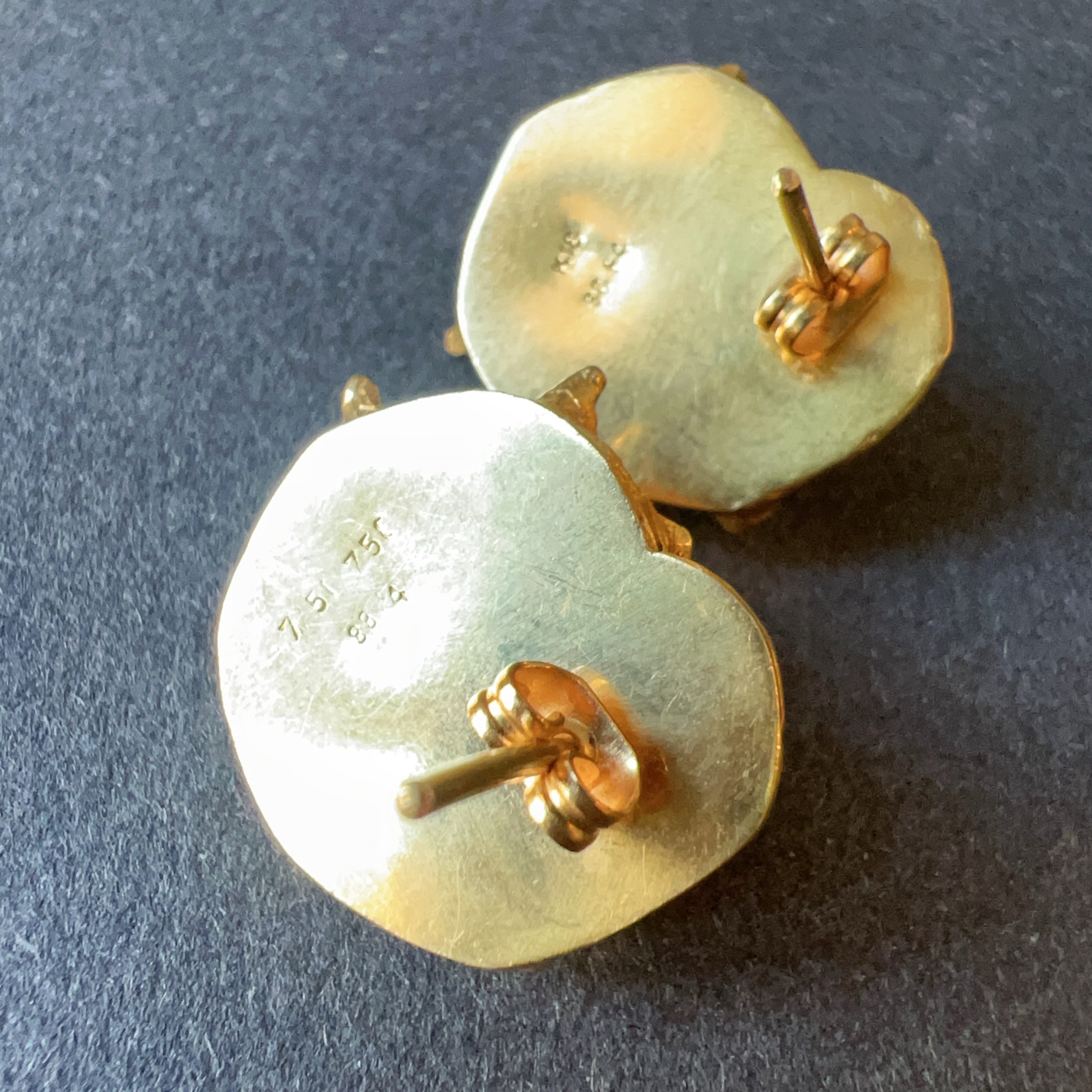 Vintage 18K Gold Conch Shell Earrings - Curiously timeless