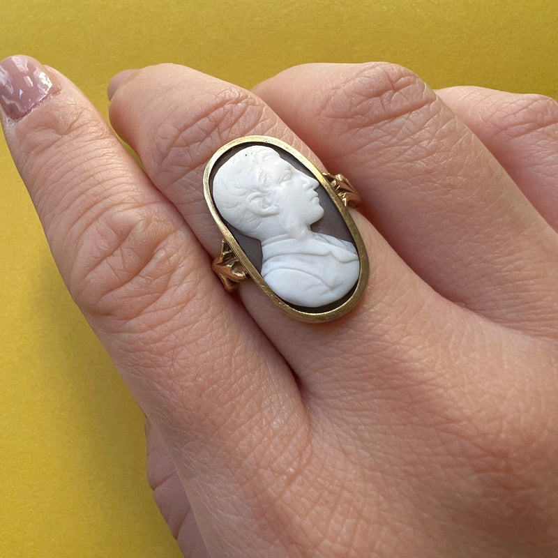 Georgian era 18K gold gentleman cameo ring