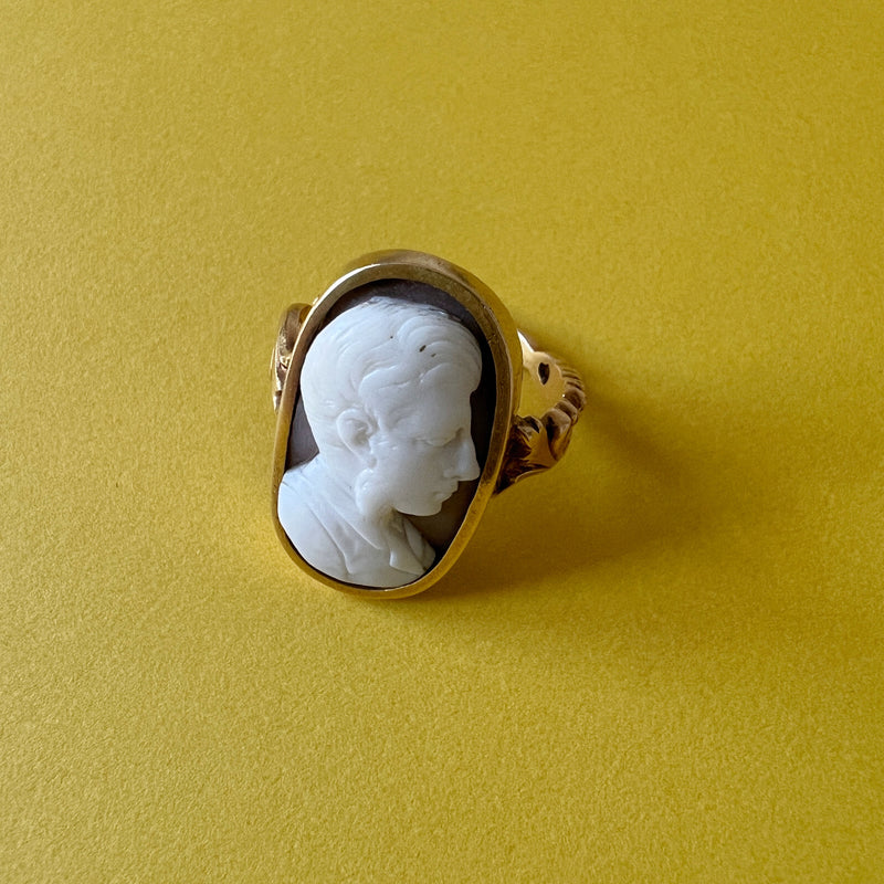 Georgian era 18K gold gentleman cameo ring