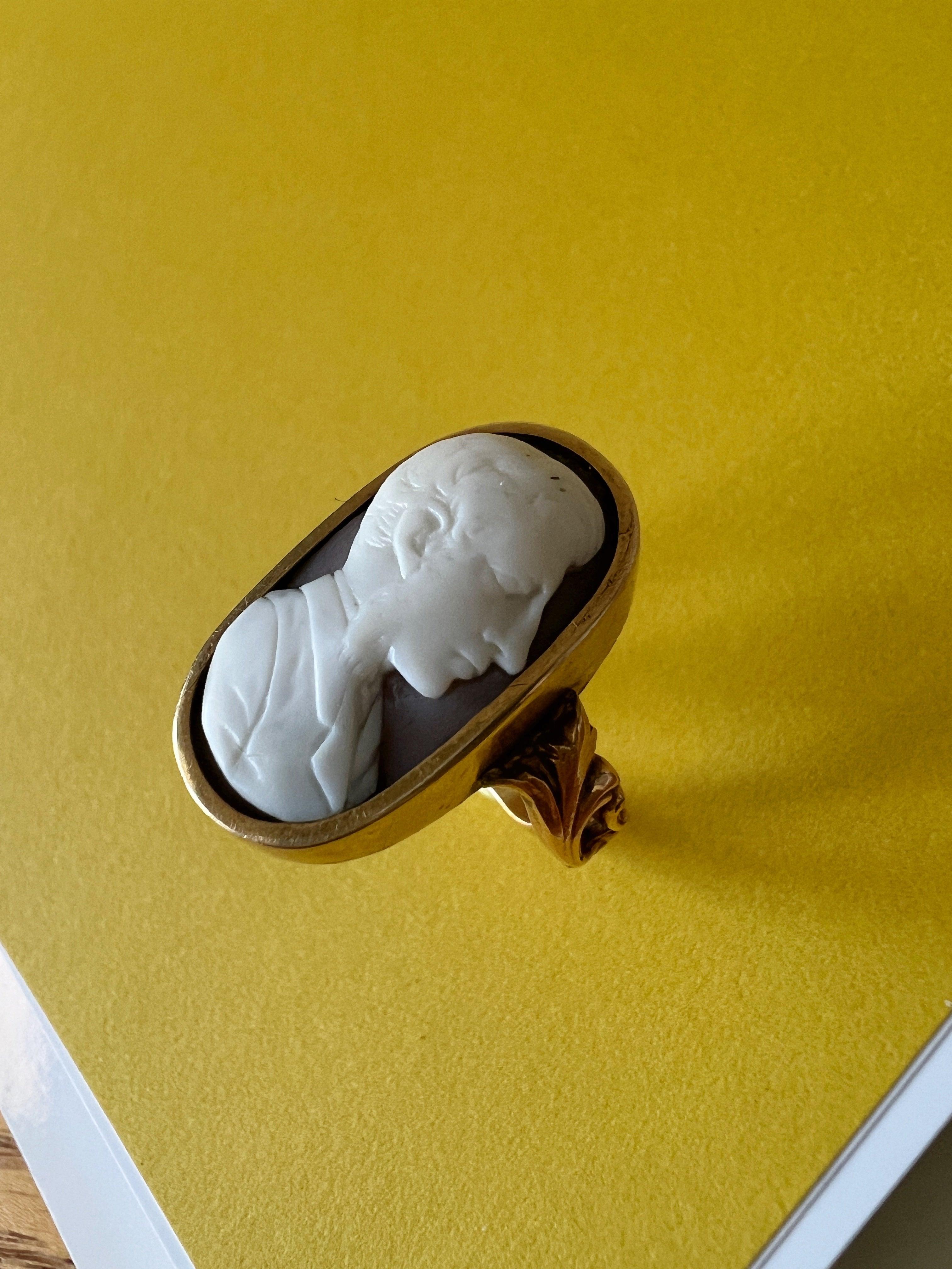 Georgian era 18K gold gentleman cameo ring - Curiously timeless