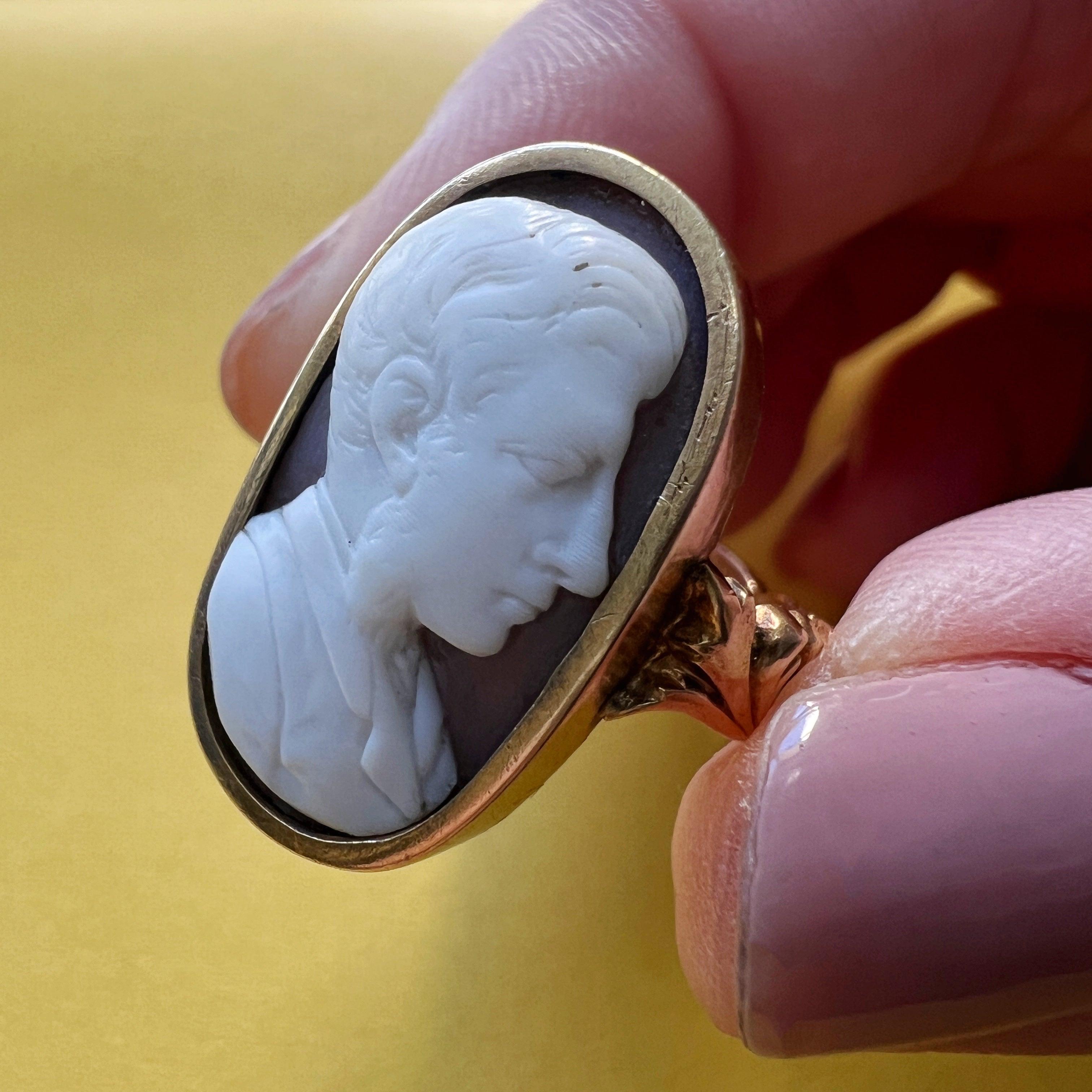 Georgian era 18K gold gentleman cameo ring - Curiously timeless