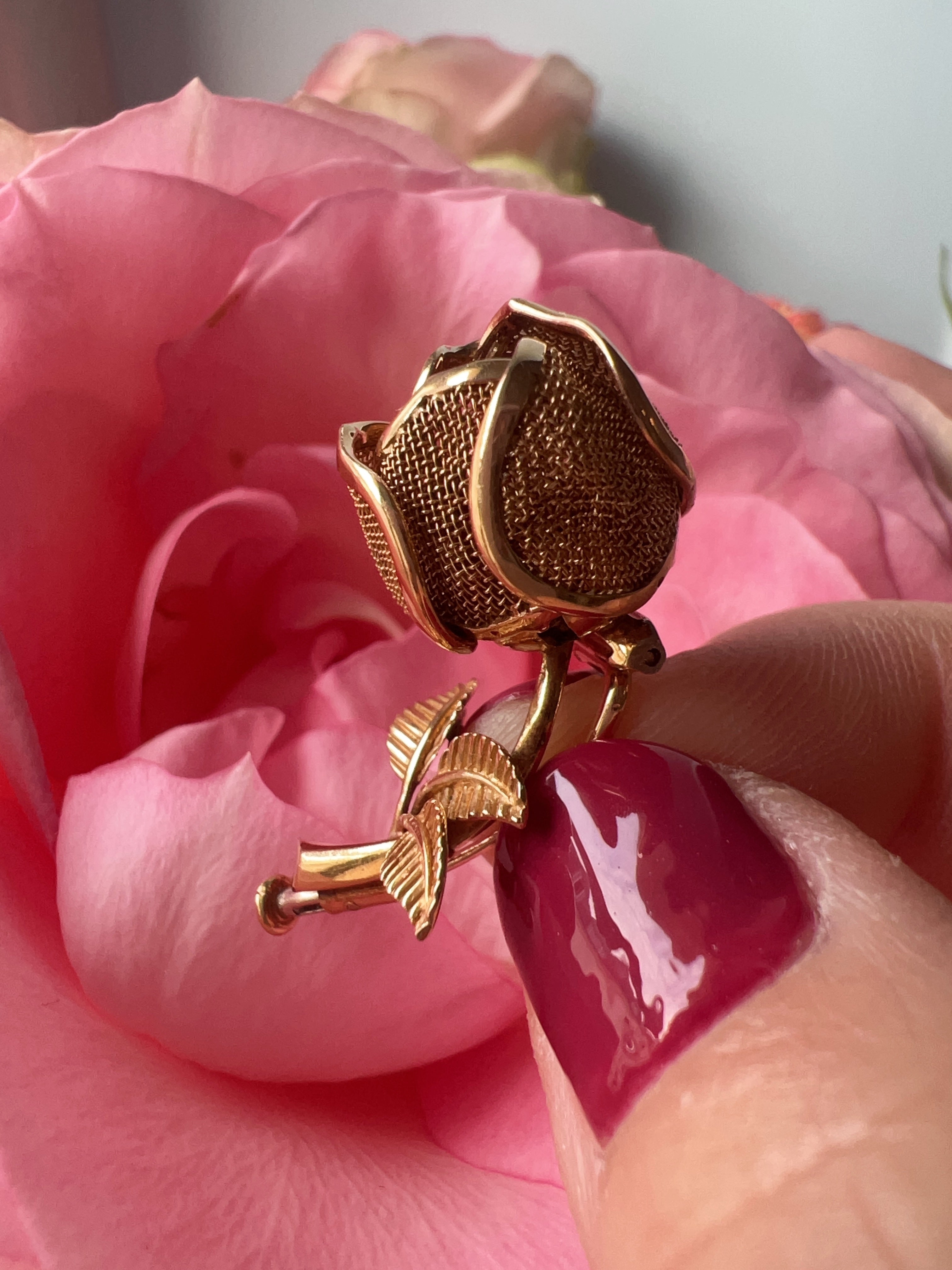 Vintage 18K gold opening rose brooch with articulated petals