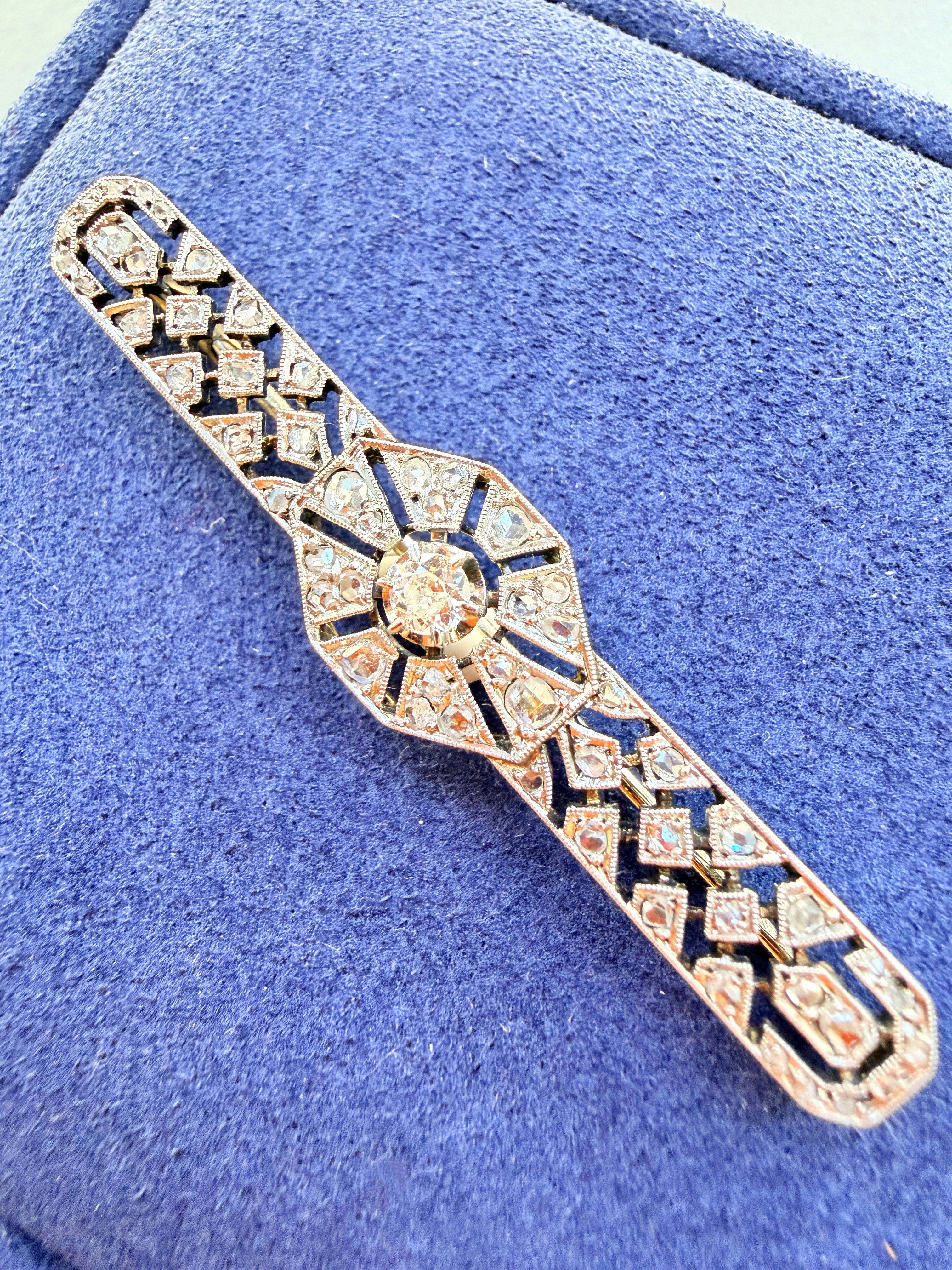 Art Deco 18K white gold diamond brooch